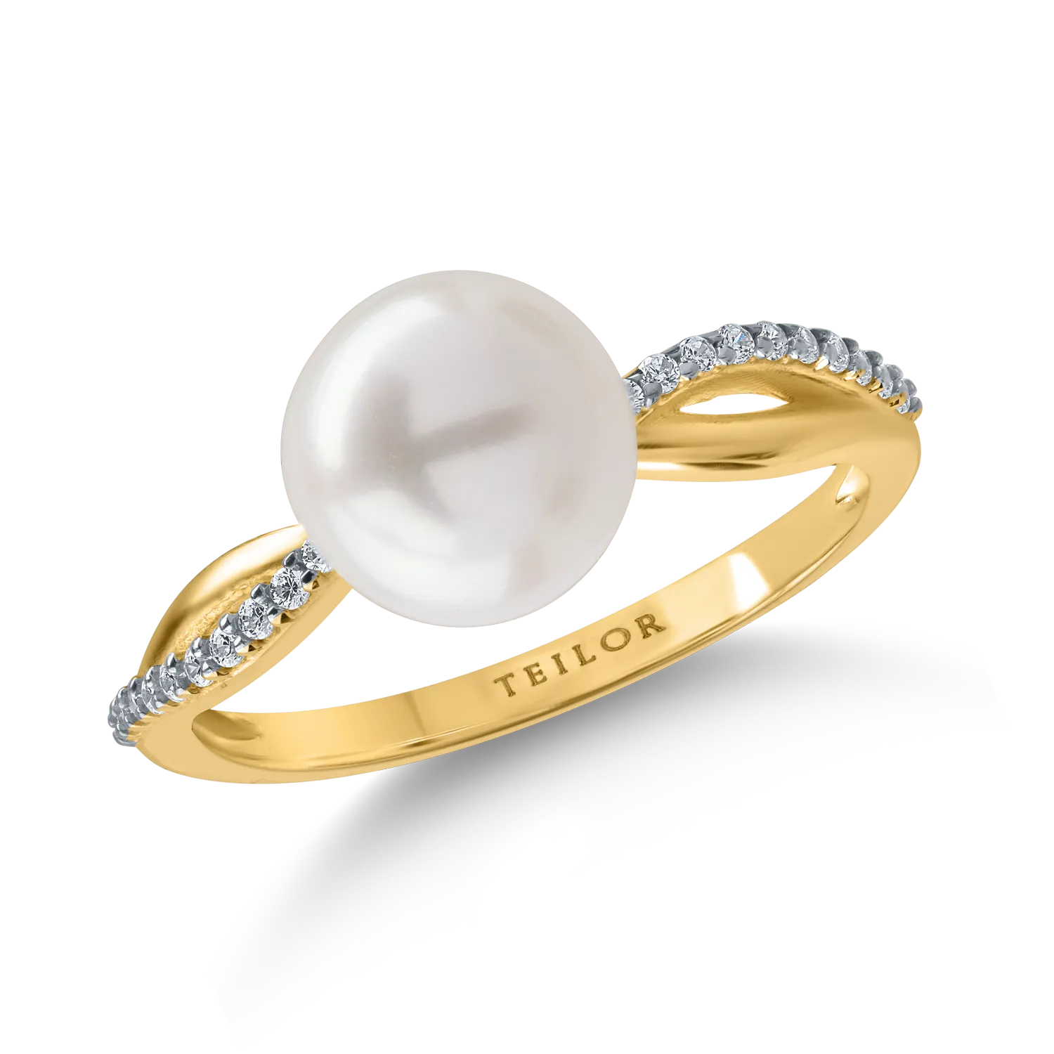 Yellow gold ring with a pearl