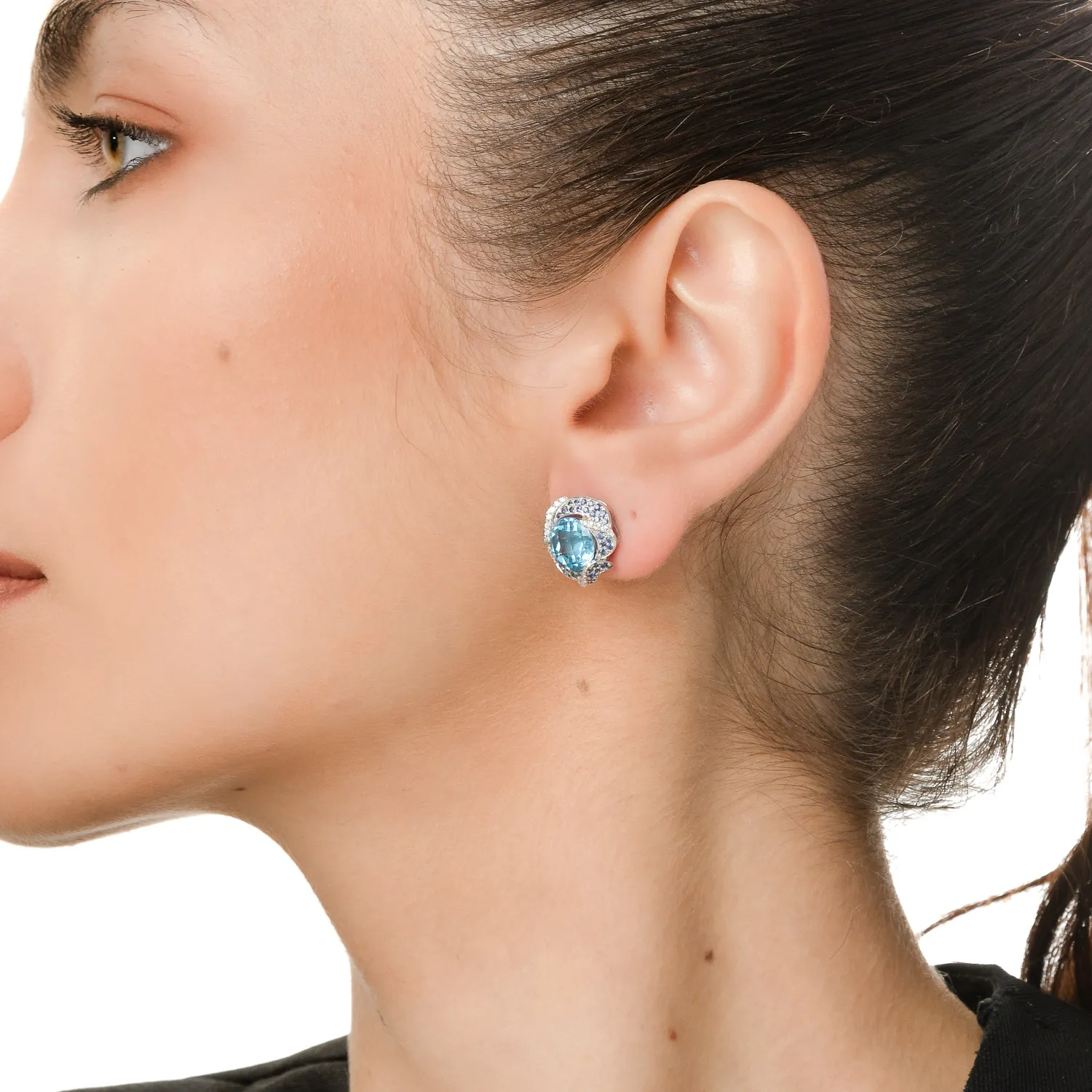 Kolczyki z białego złota z kamieniami szlachetnymi i półszlachetnymi o masie 8.2ct