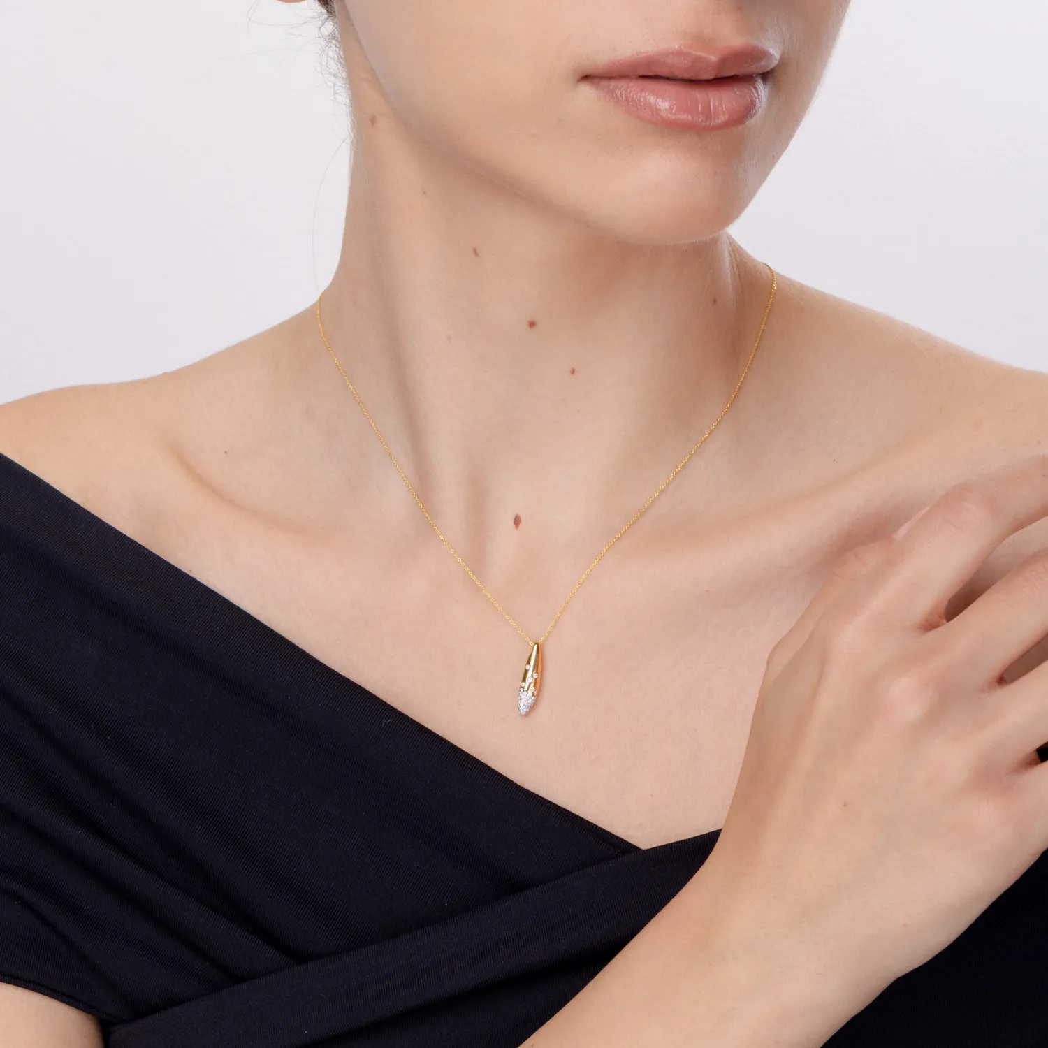 Lant cu pandantiv minimalist din aur galben cu diamante de 0.1ct - imagine 4