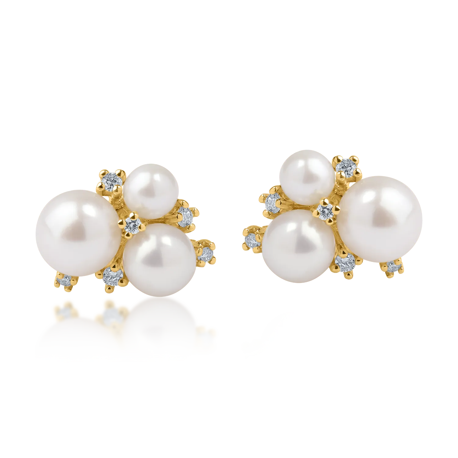 Yellow gold earrings with 6.4ct fresh water pearls and 0.1ct diamonds