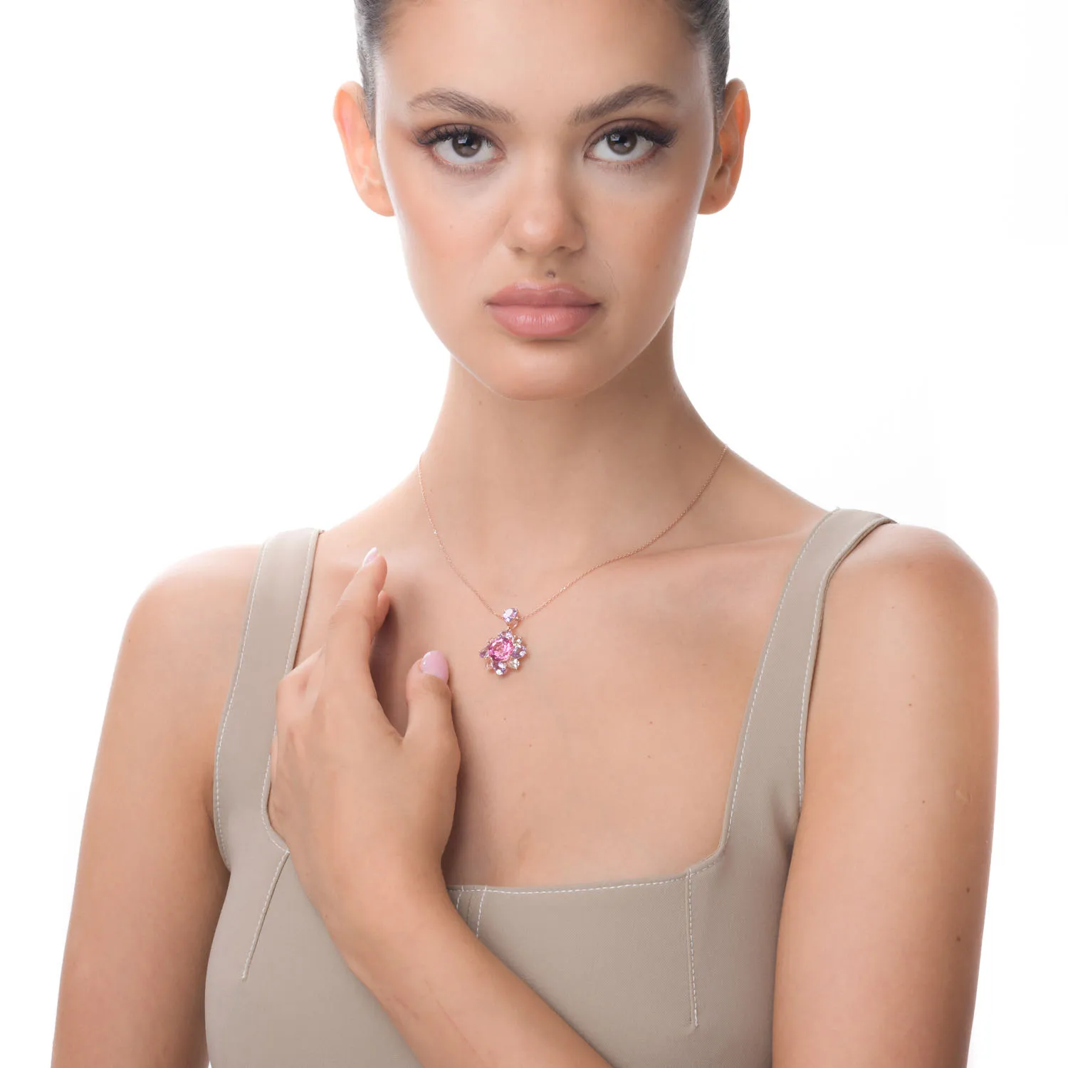 Pandantiv floare din aur roz cu pietre semipretioase de 10.7ct