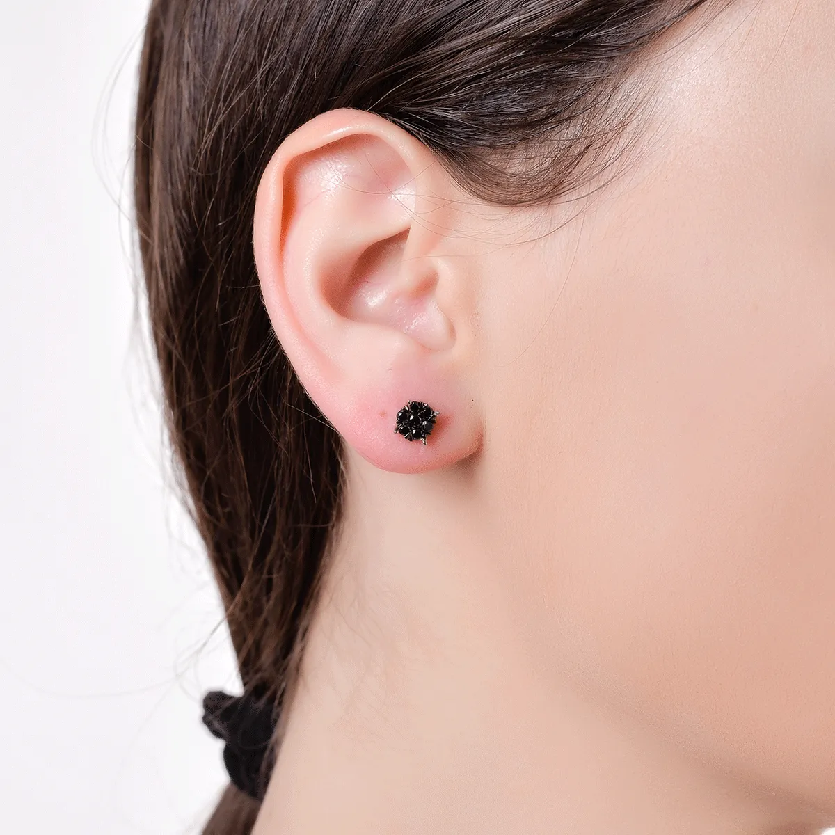 White gold stud earrings with 0.6ct black microsetting diamonds