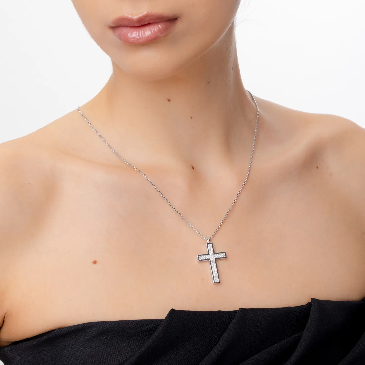 Lant cu pandantiv cruce din aur alb cu diamante de 0.65ct