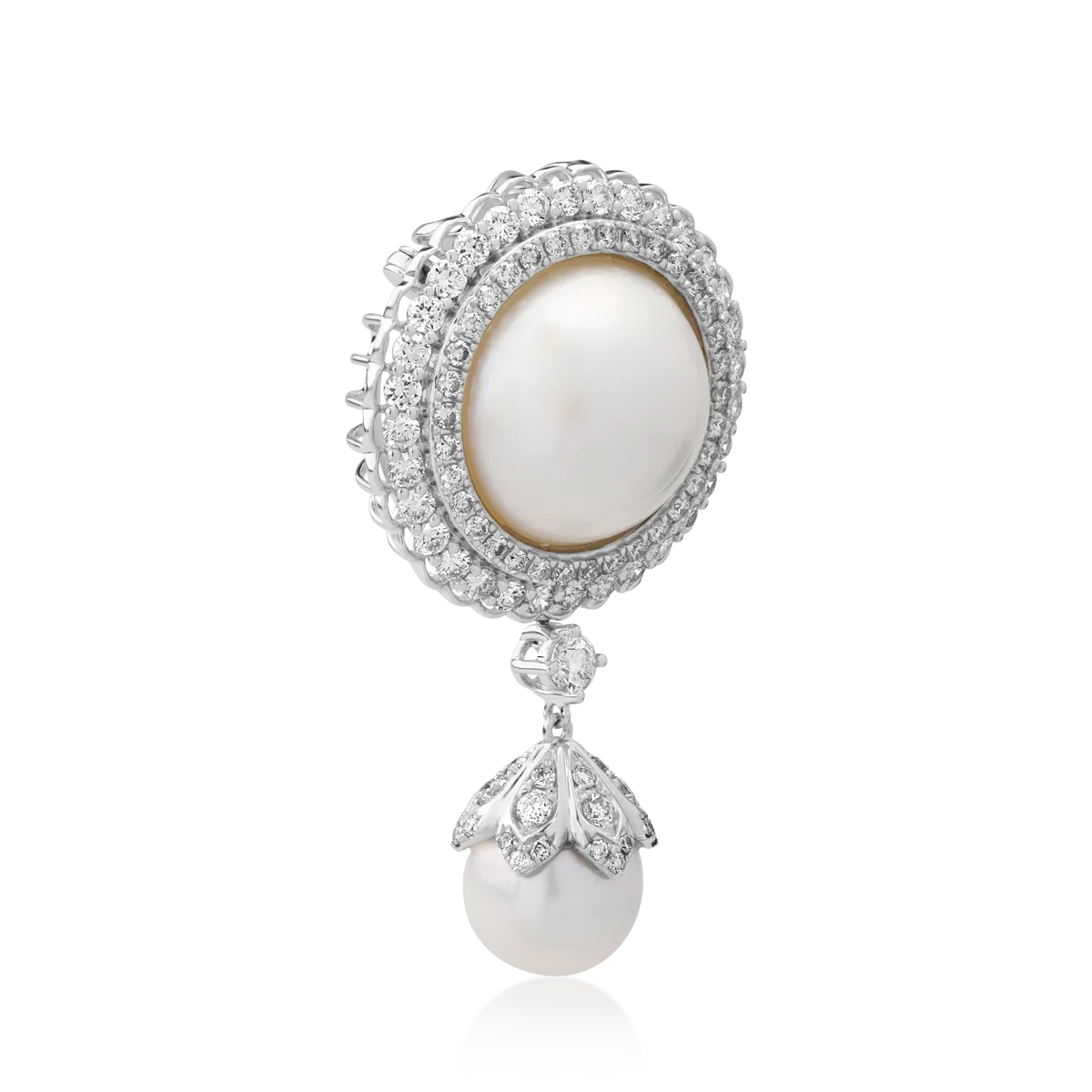 White gold brooch with 17.4ct fresh water pearls and 2.08ct diamonds