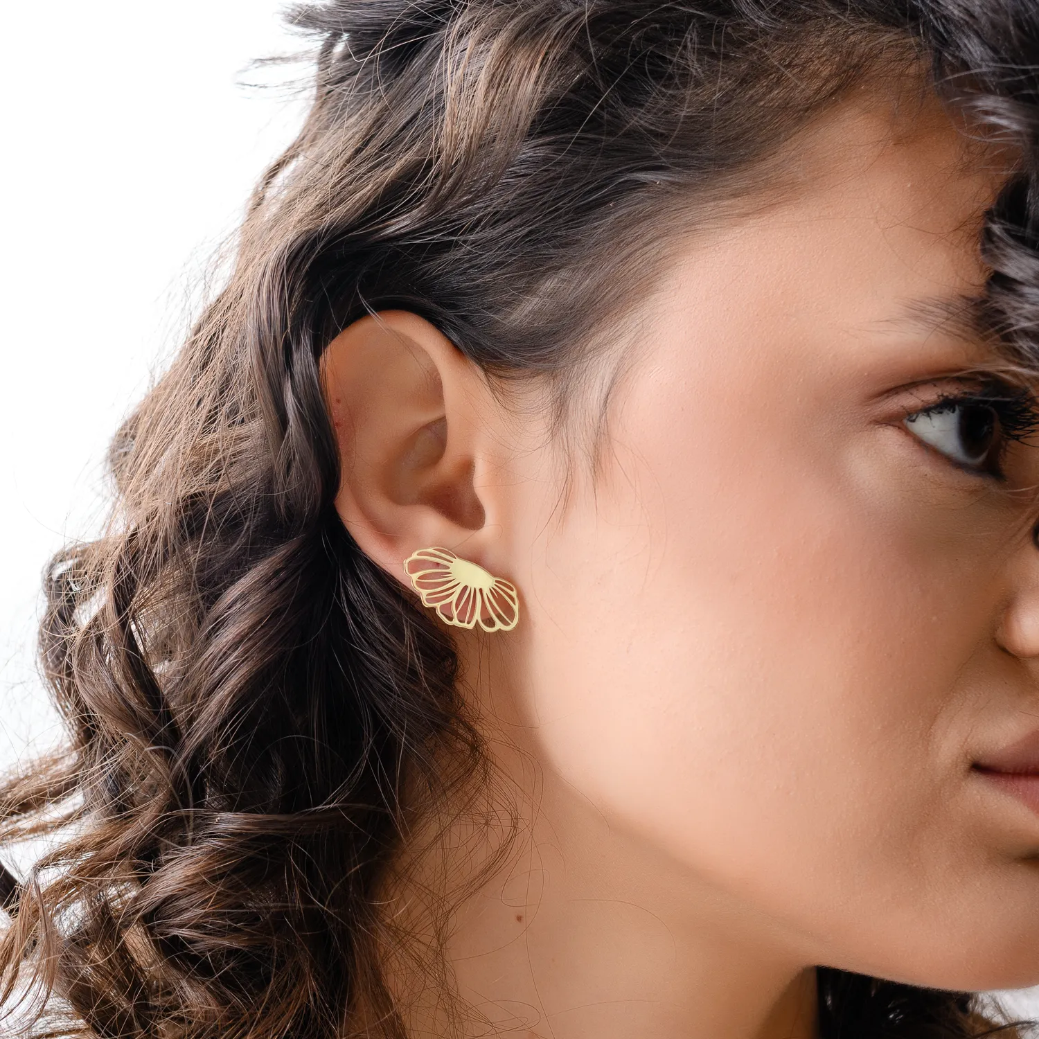 Yellow gold flower earrings