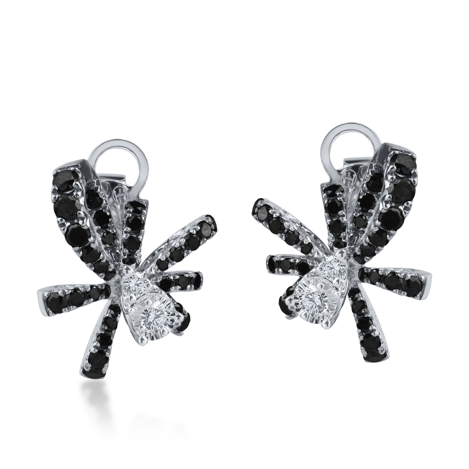 Cercei din aur alb-negru cu diamante incolore si negre de 1.4ct