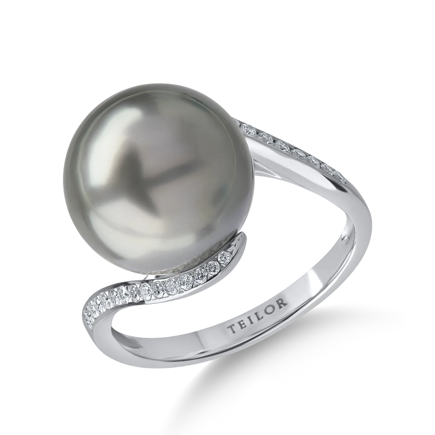 White gold ring with fresh water pearl and 0.1ct diamonds