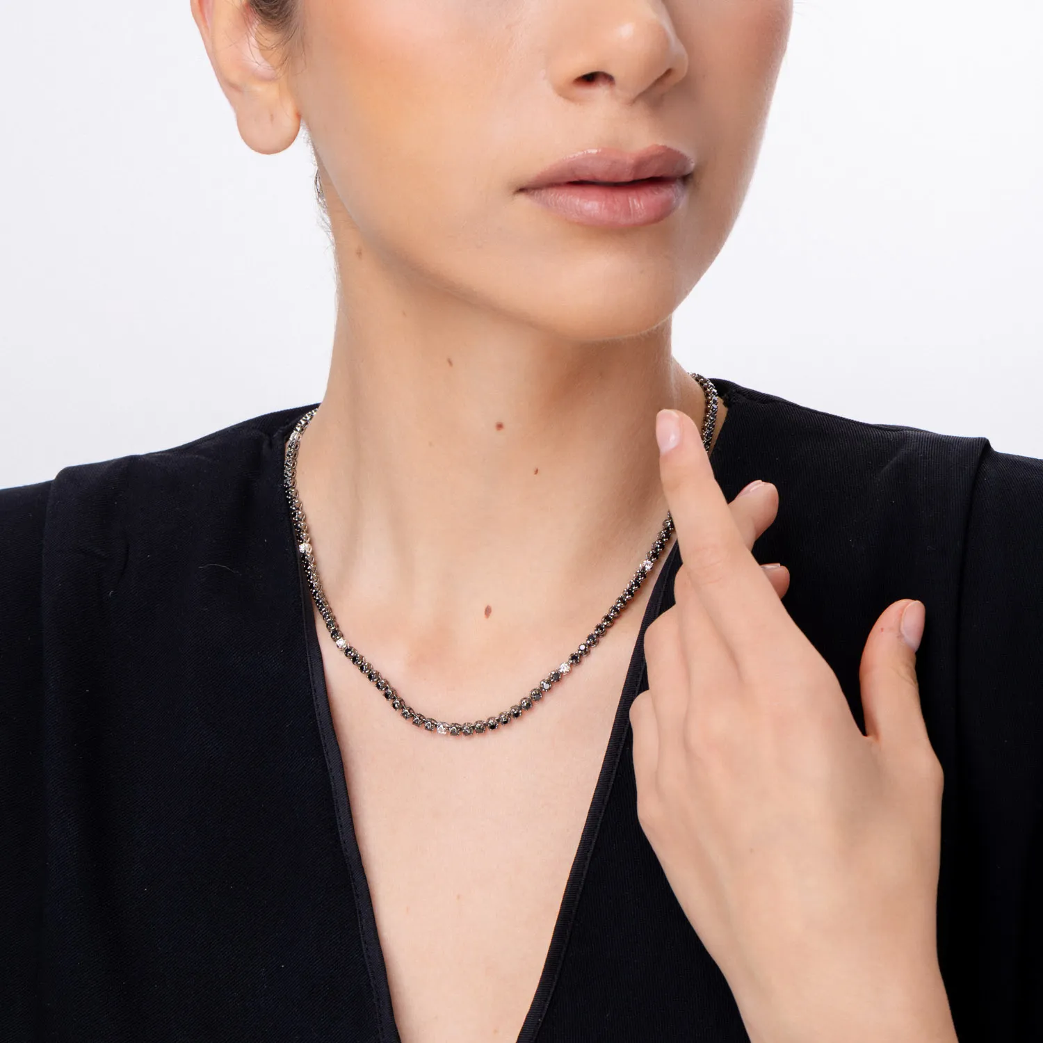 Fehér-fekete arany tenisz nyaklánc 6.1ct fekete és átlátszó gyémántokkal