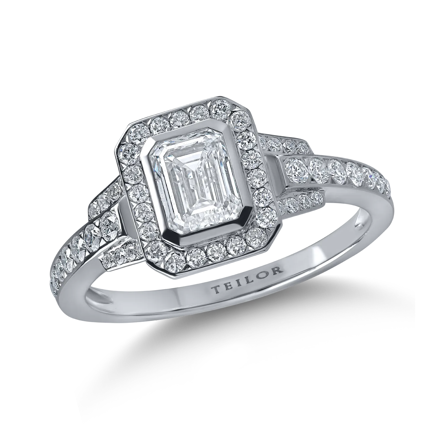 White gold ring with 1ct diamonds