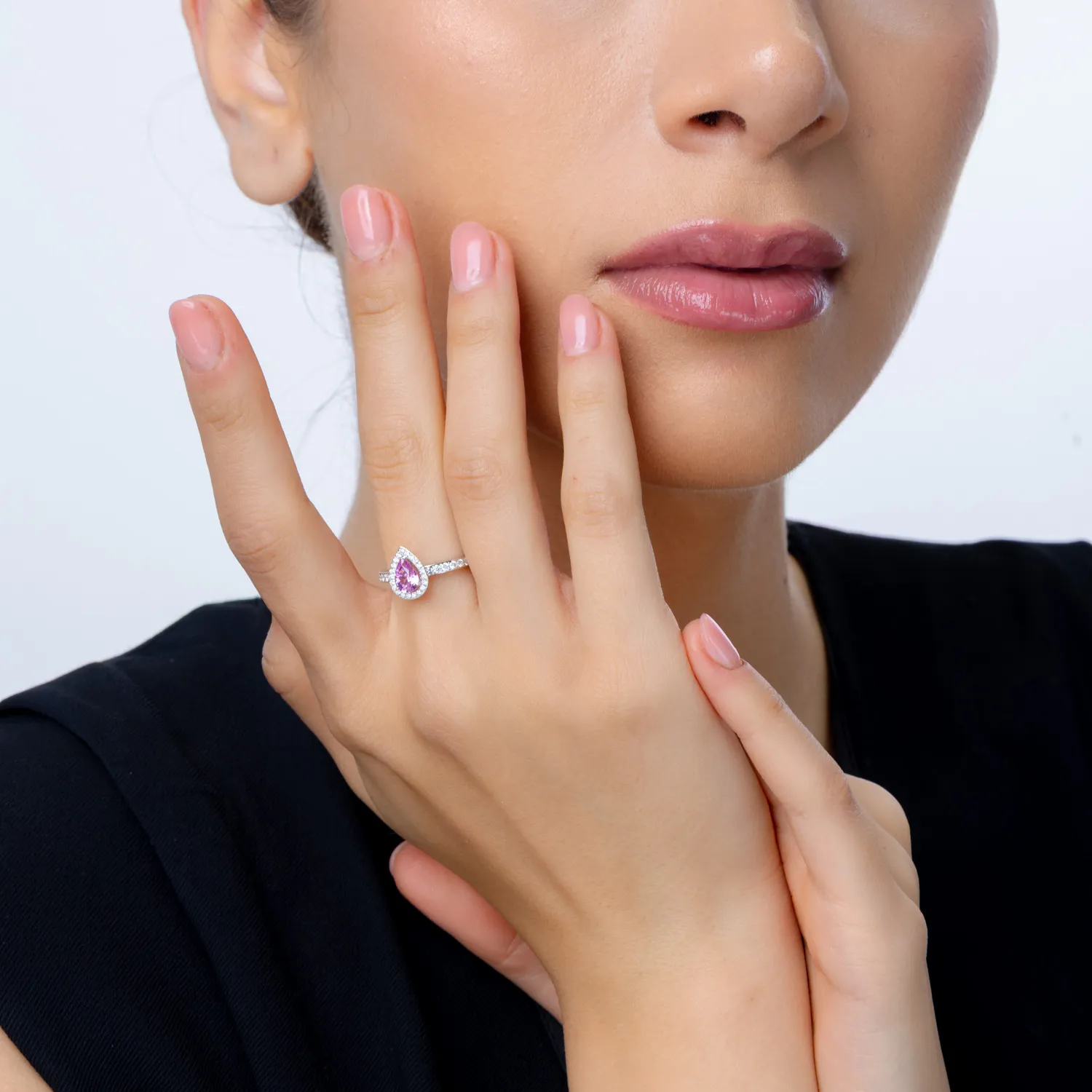 Inel din aur alb cu safir roz pear de 0.7ct si diamante de 0.3ct