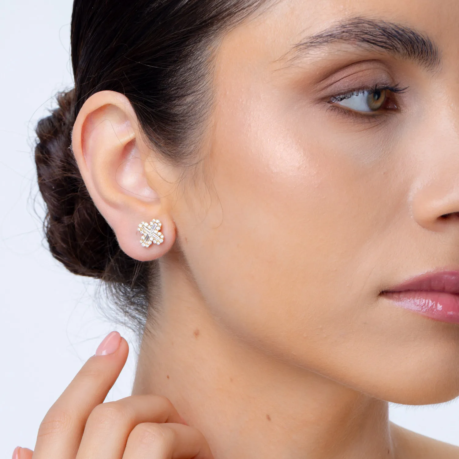 Cercei floare din aur galben cu diamante baguette si rotunde de 1.0ct