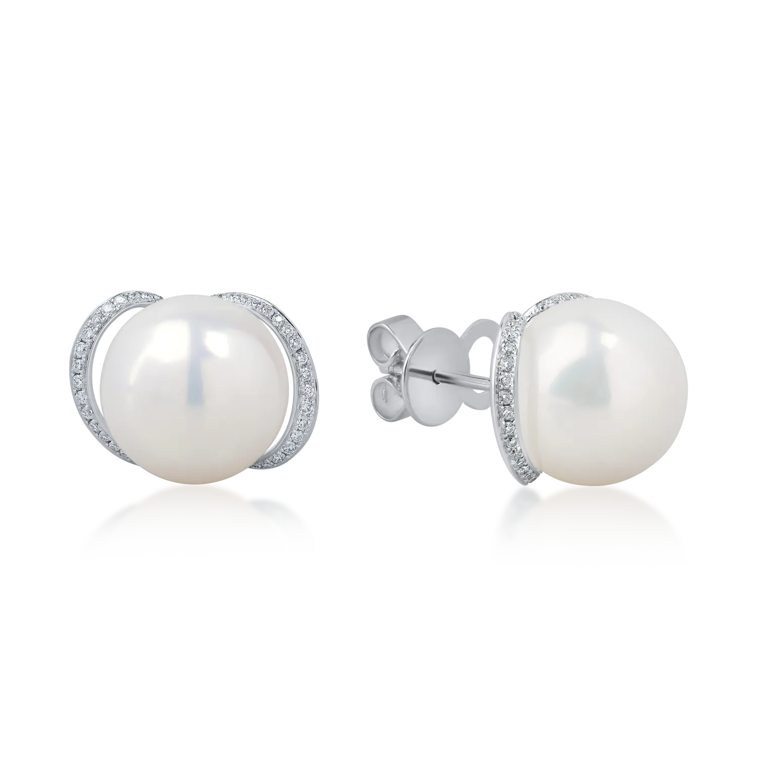 White gold earrings with 0.3ct diamonds and fresh water pearls