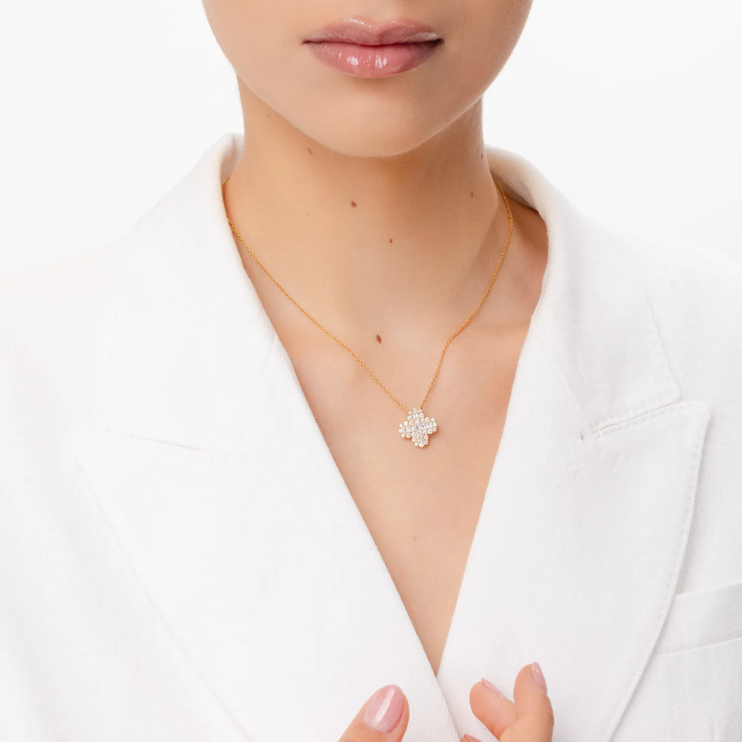 Yellow gold pendant necklace with 1.2ct diamonds