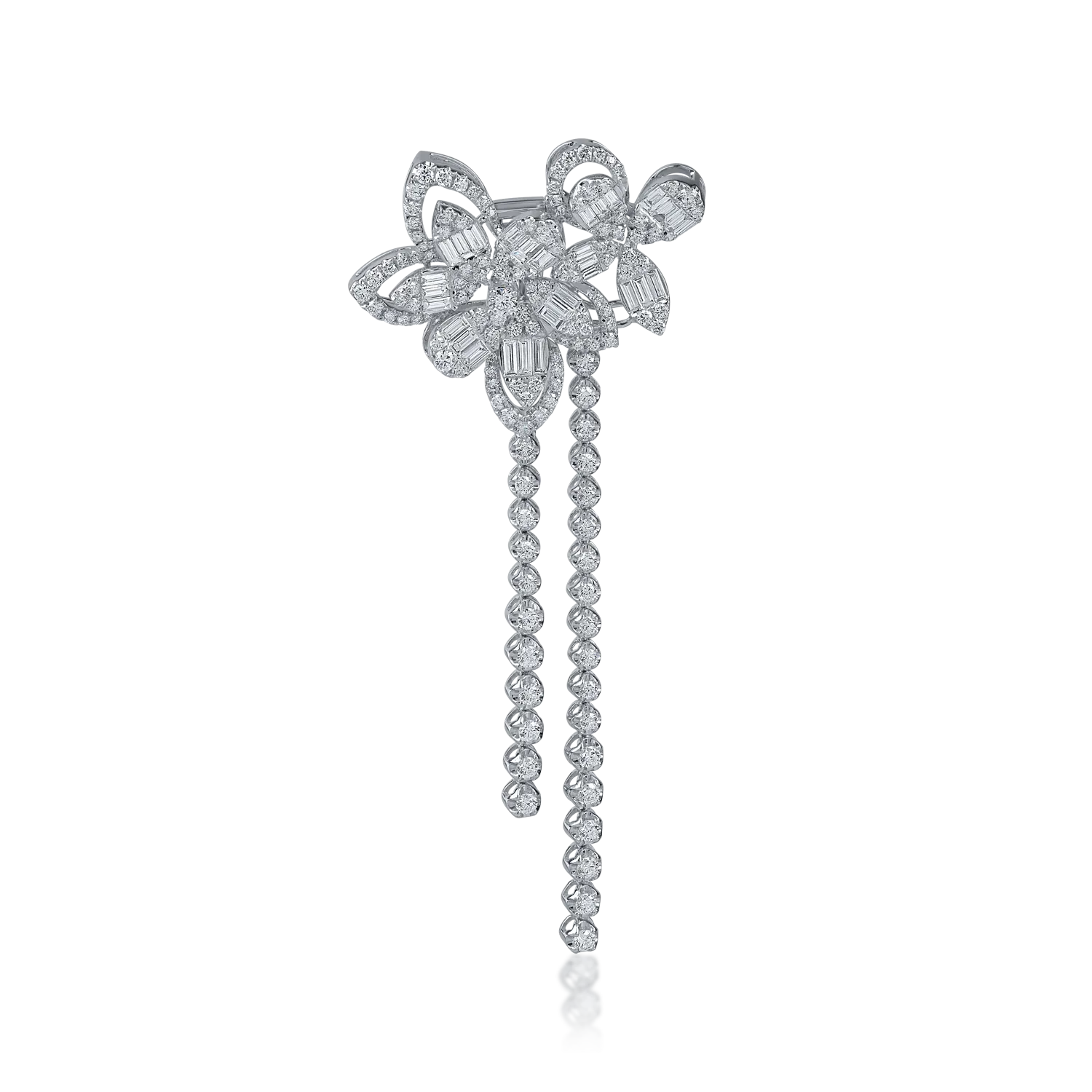 White gold flower pendant with 2.4ct diamonds