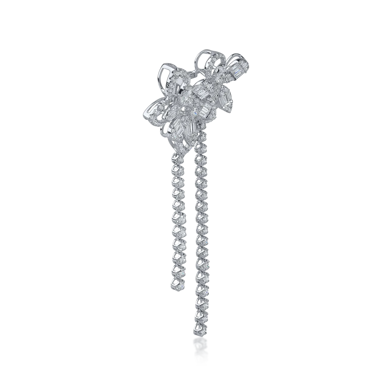 White gold flower pendant with 2.4ct diamonds