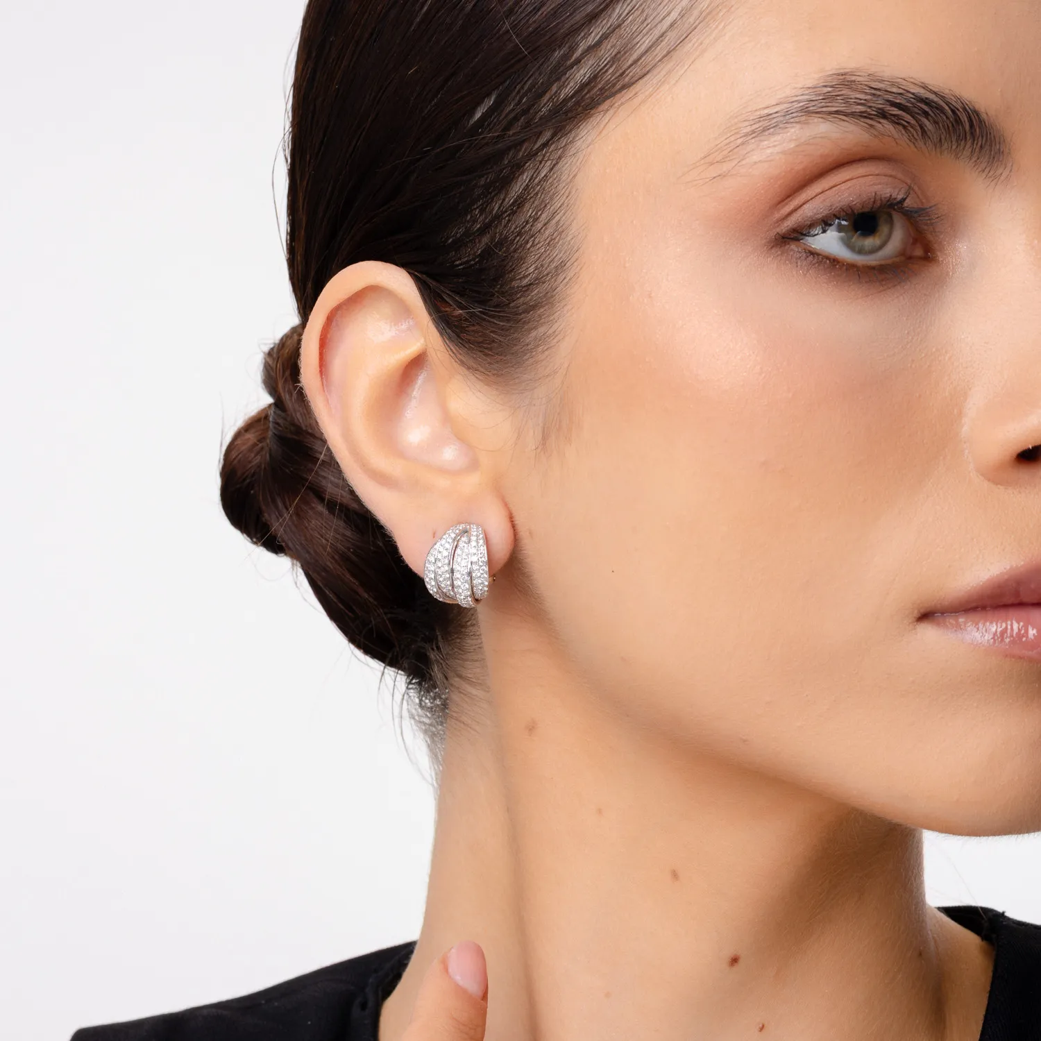White gold geometric earrings with 2ct diamonds