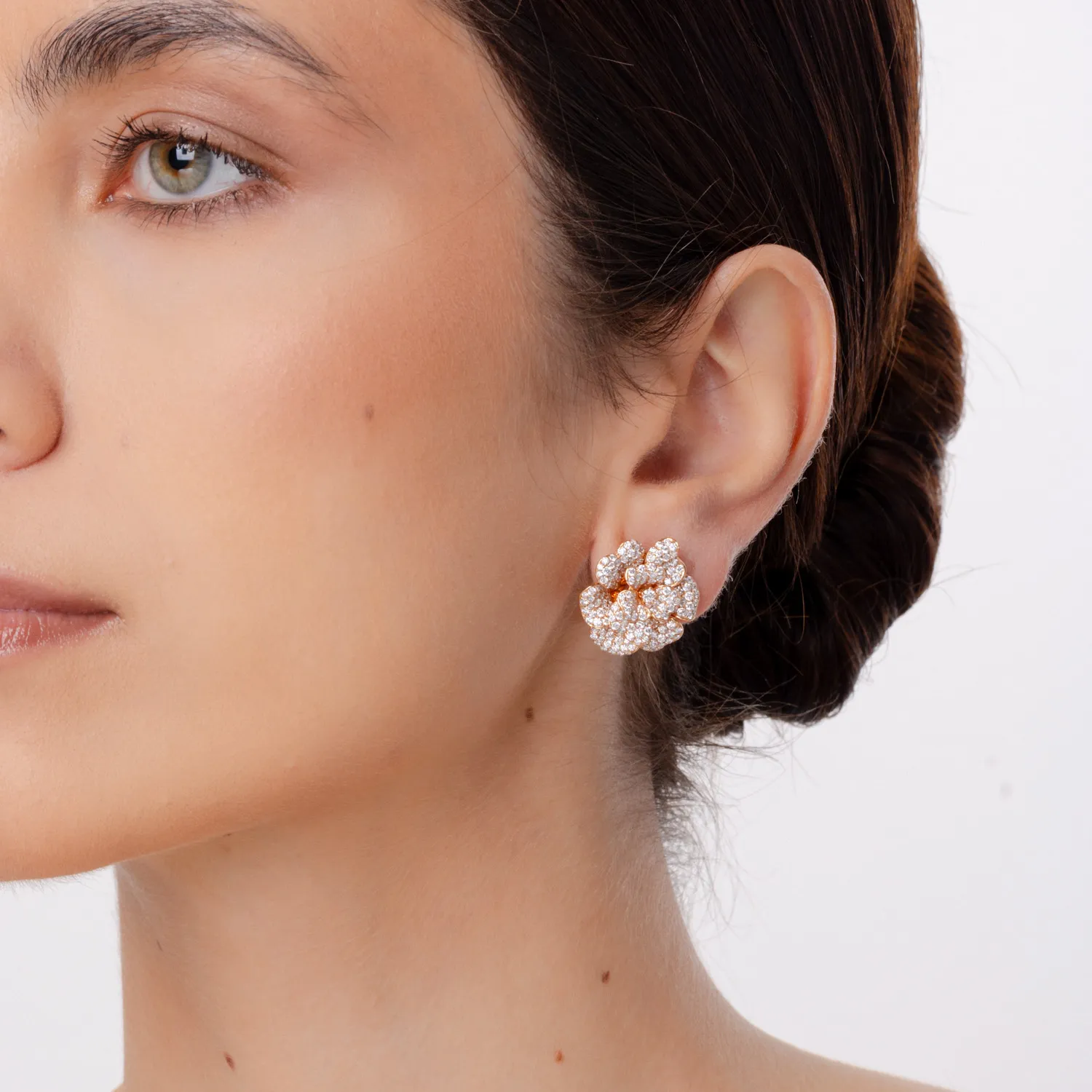 Kolczyki kwiatowe z różowego złota z diamentami o masie 3.87ct