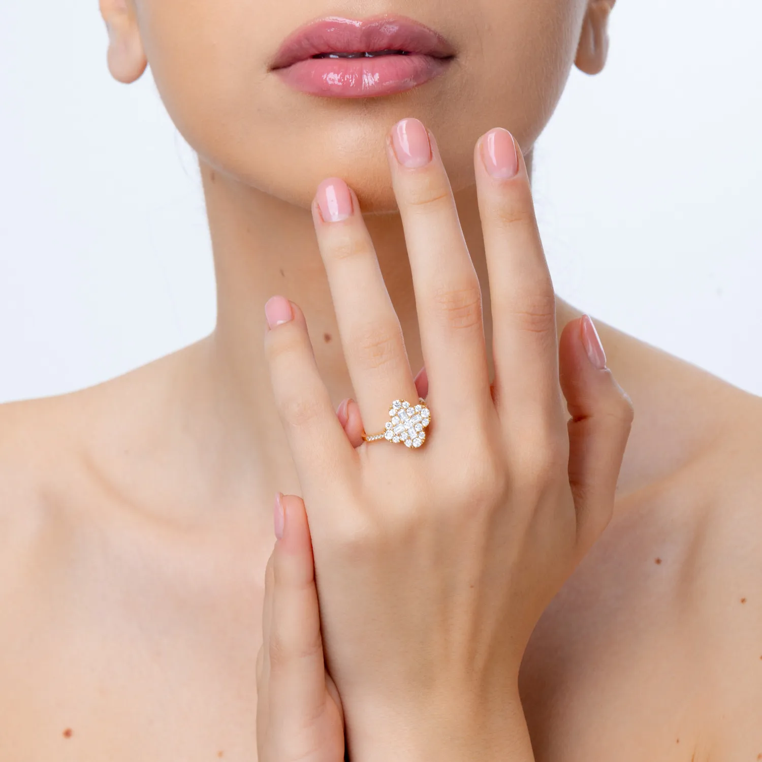 Inel floare din aur galben cu diamante baguette si rotunde de 1.3ct