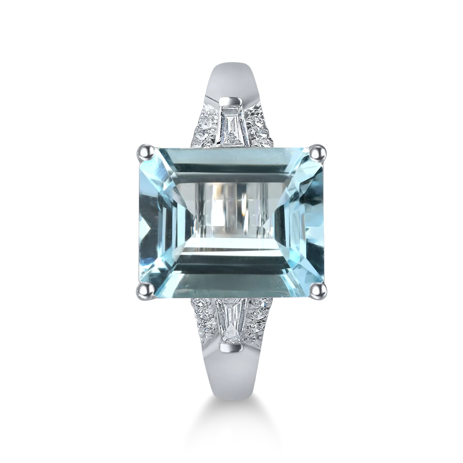 White gold ring with 3.2ct aquamarine and 0.2ct diamonds