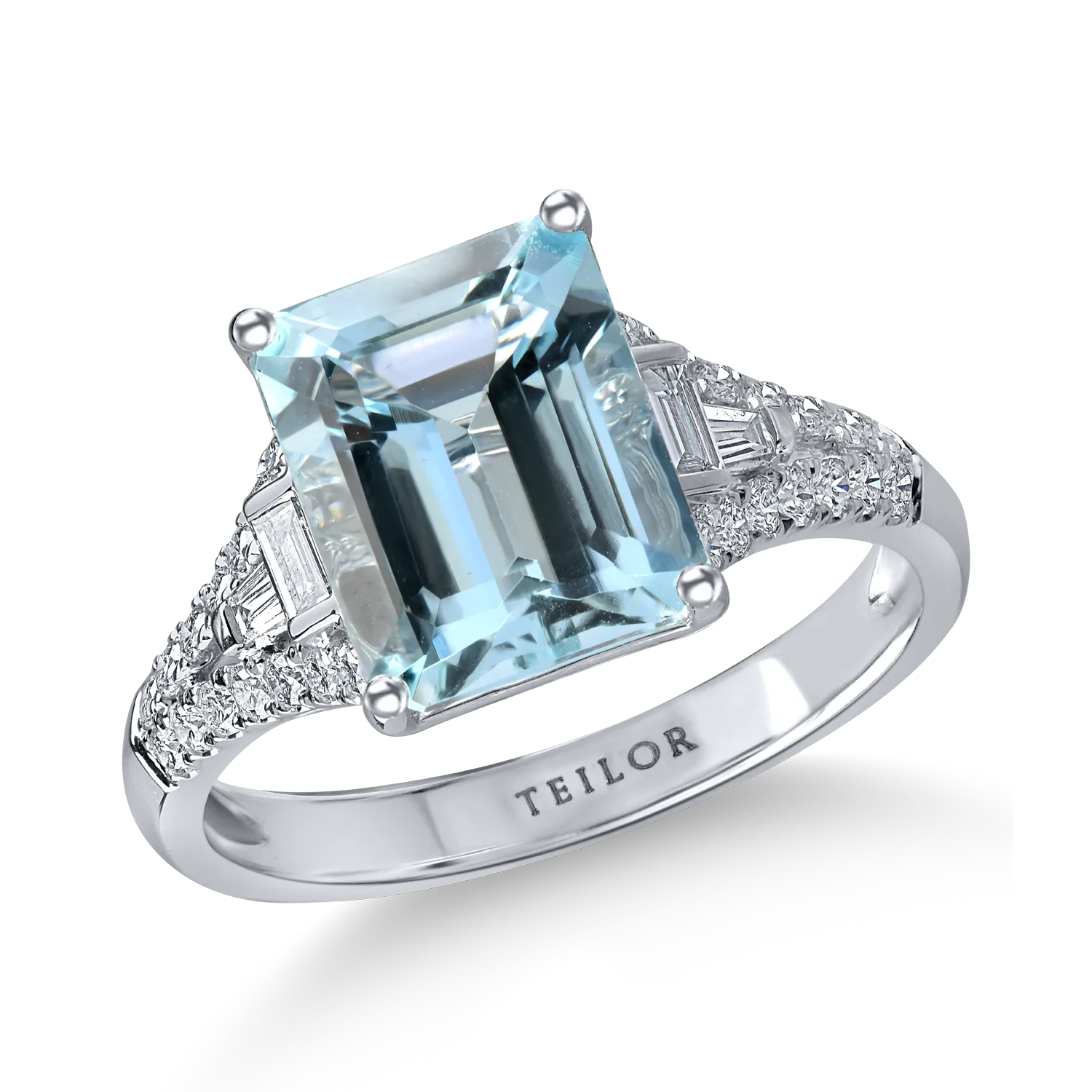 White gold ring with 3ct aquamarine and 0.4ct diamonds