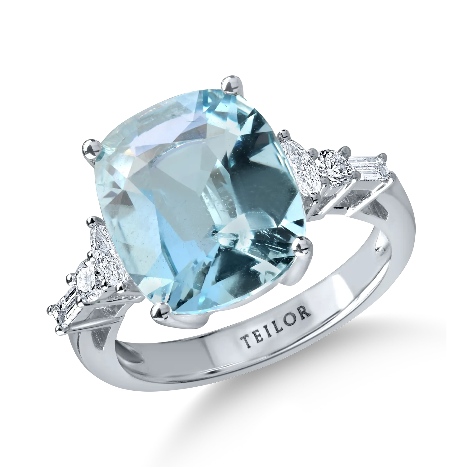 White gold ring with 4.98ct aquamarine and 0.37ct diamonds