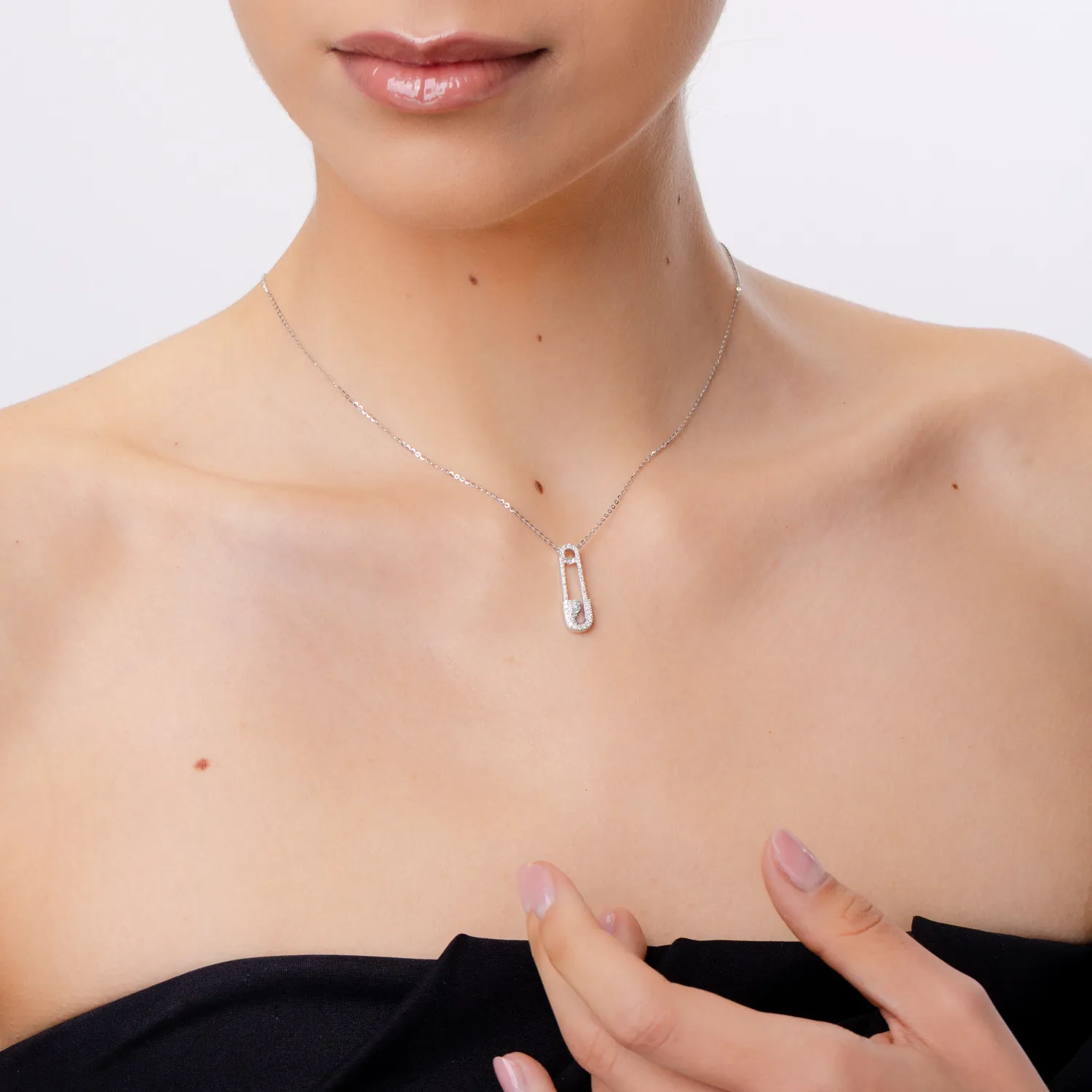 White gold clip pendant necklace with 0.2ct diamonds