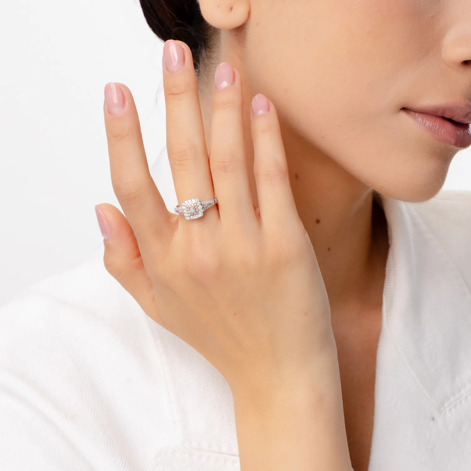 White-rose gold ring with 0.6ct pink and clear diamonds