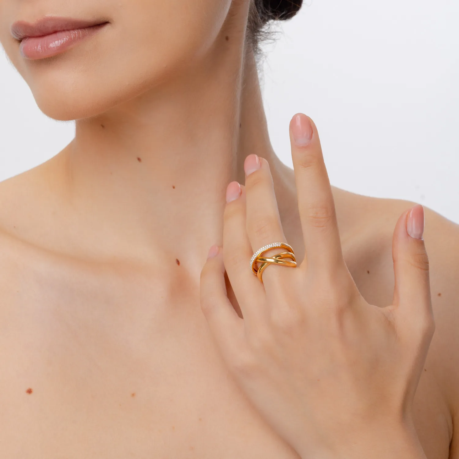 Geometryczny pierścionek z żółtego złota z 0.3ct diamentami