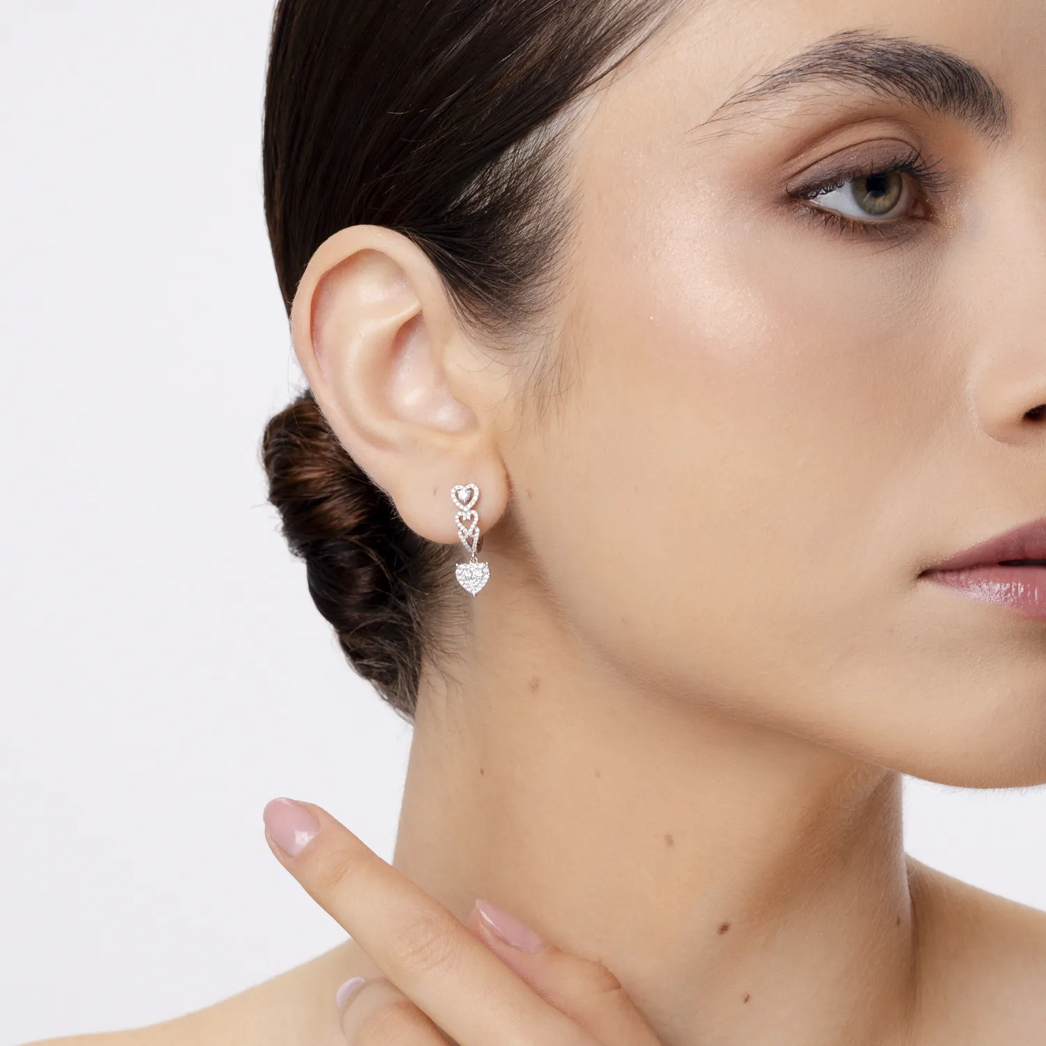 Kolczyki serca z białego złota z 0.6ct diamentami