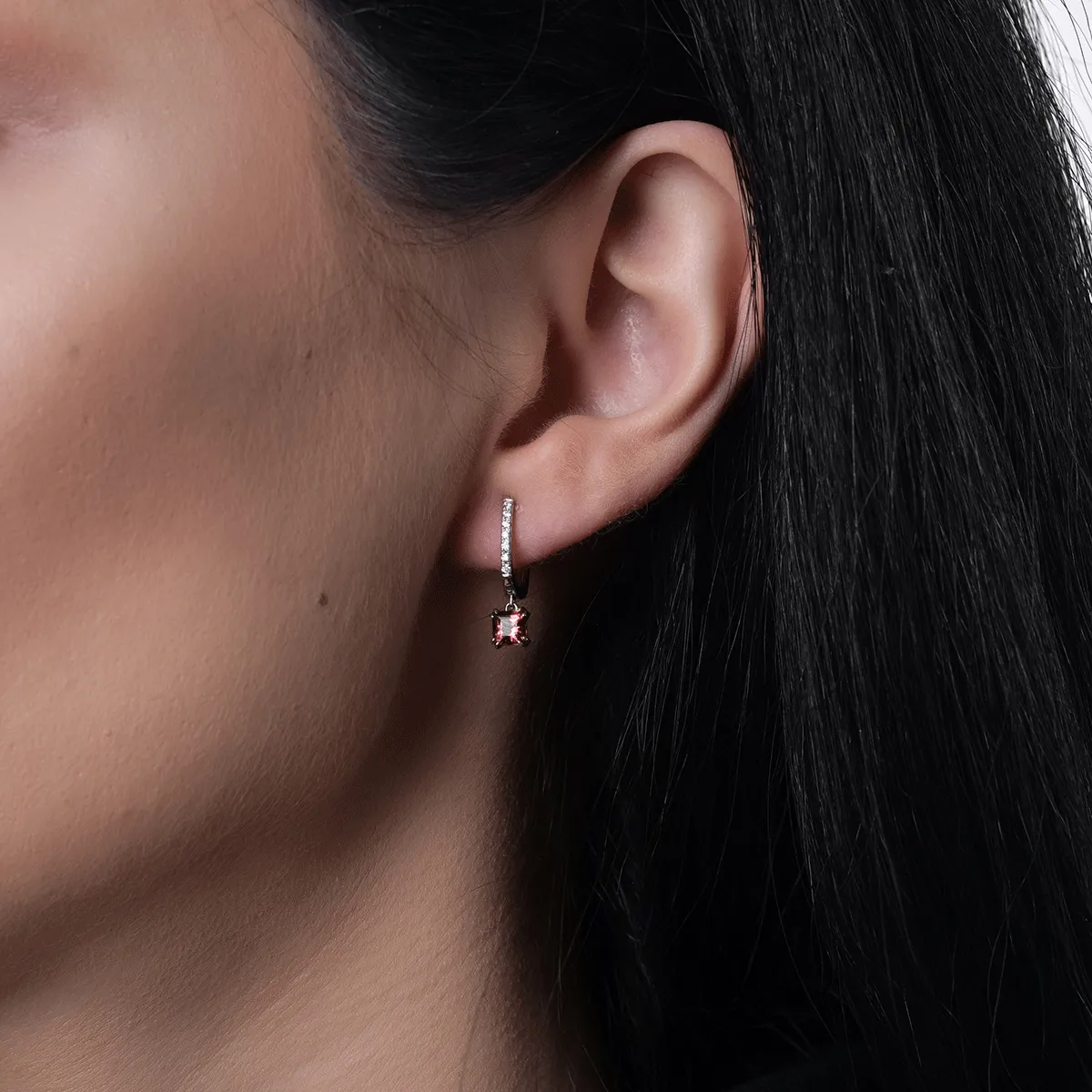 Обеци от бяло злато с турмалини 0.7кт и диаманти 0.05кт