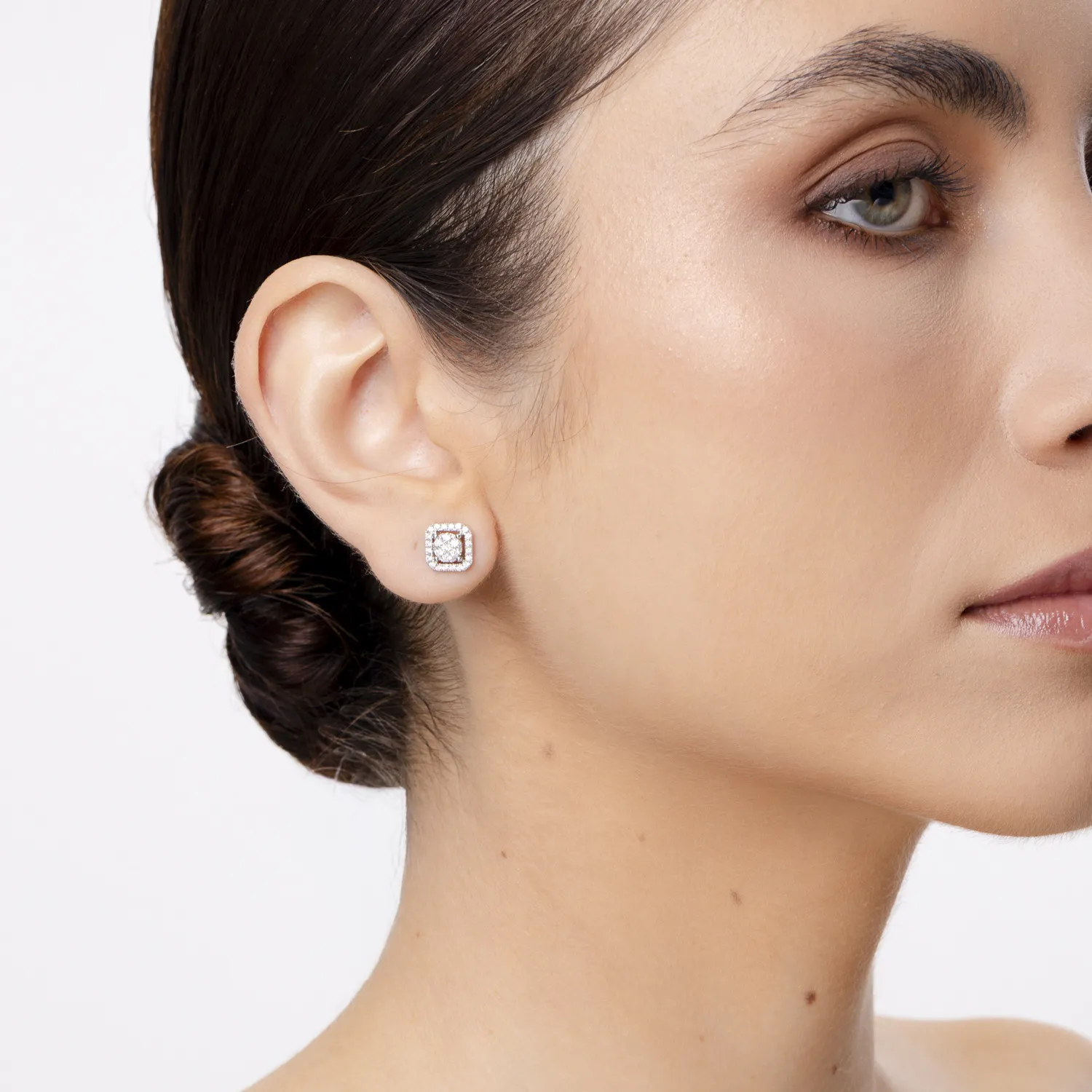 Négyzet alakú fehérarany fülbevaló 0.5ct gyémánttal