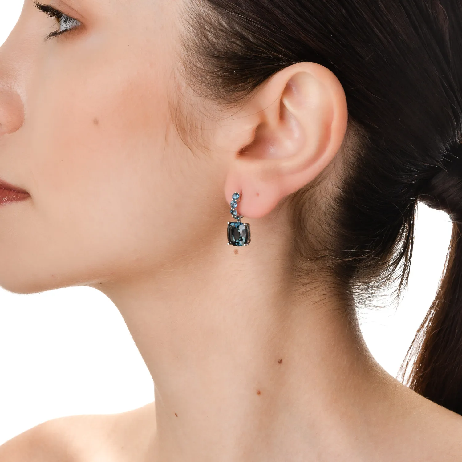 Обеци от бяло злато с 10.96кт лондонски син топаз