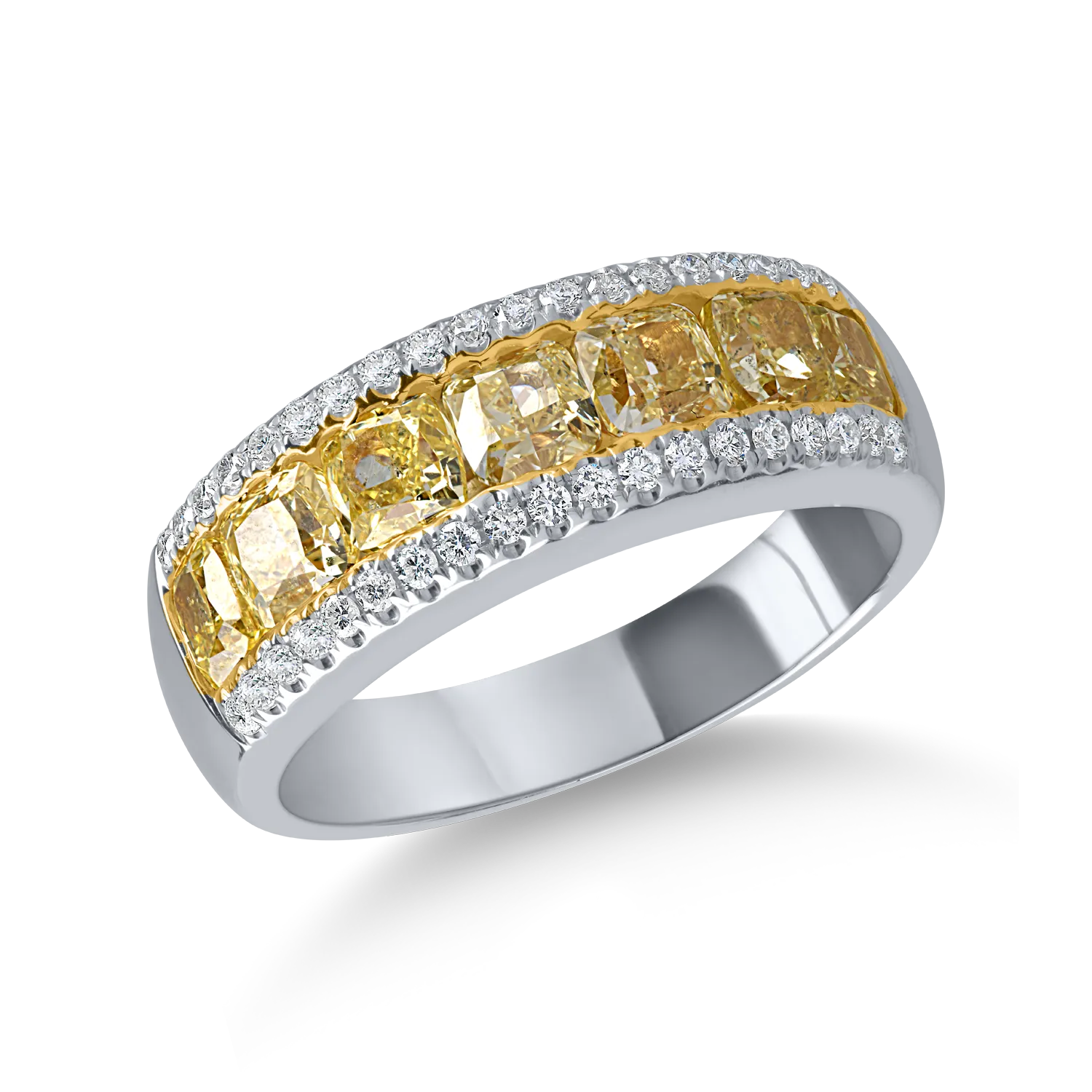 White gold ring with 2.2ct yellow and clear diamonds