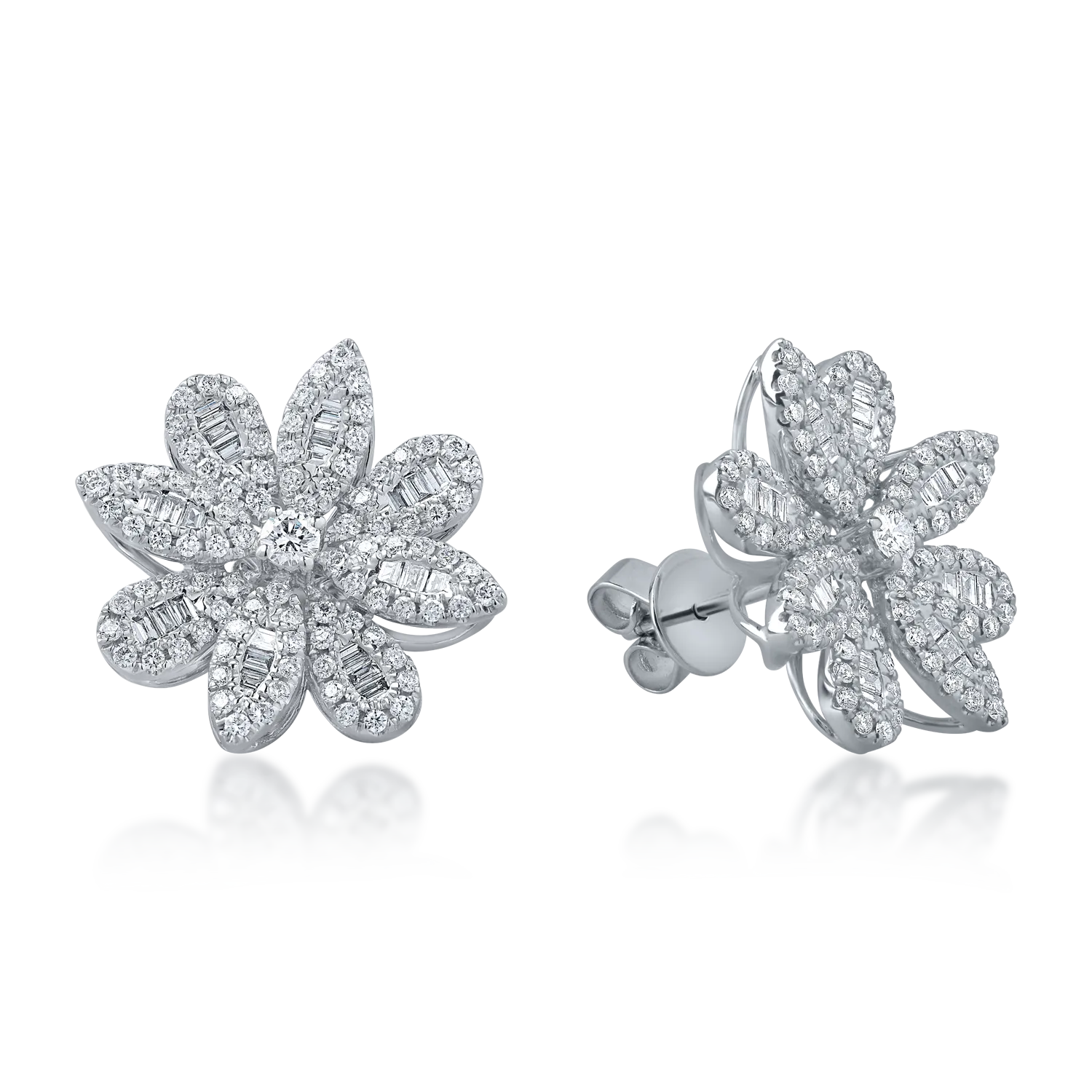 Teilor Cercei floare din aur alb cu diamante baguette si rotunde de 1.37ct