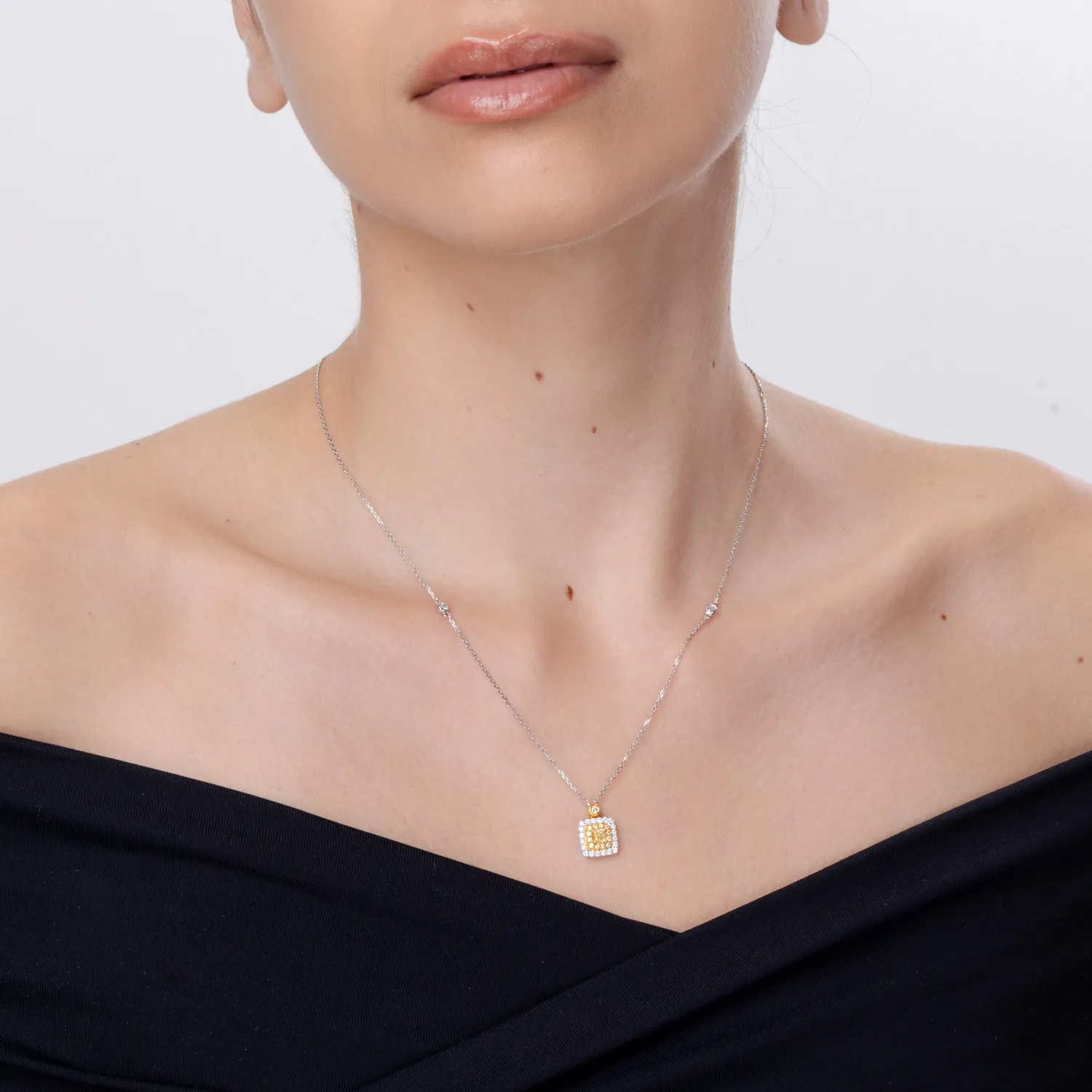 Sárga-fehér arany függőlánc 0.68ct sárga és átlátszó gyémántokkal