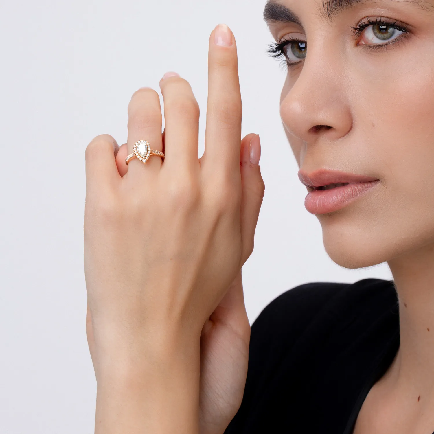 Rózsarany eljegyzési gyűrű 1.2ct gyémántokkal