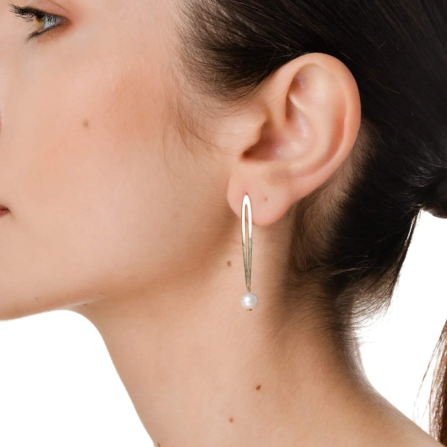 Дълги обеци от жълто злато с естествени перли