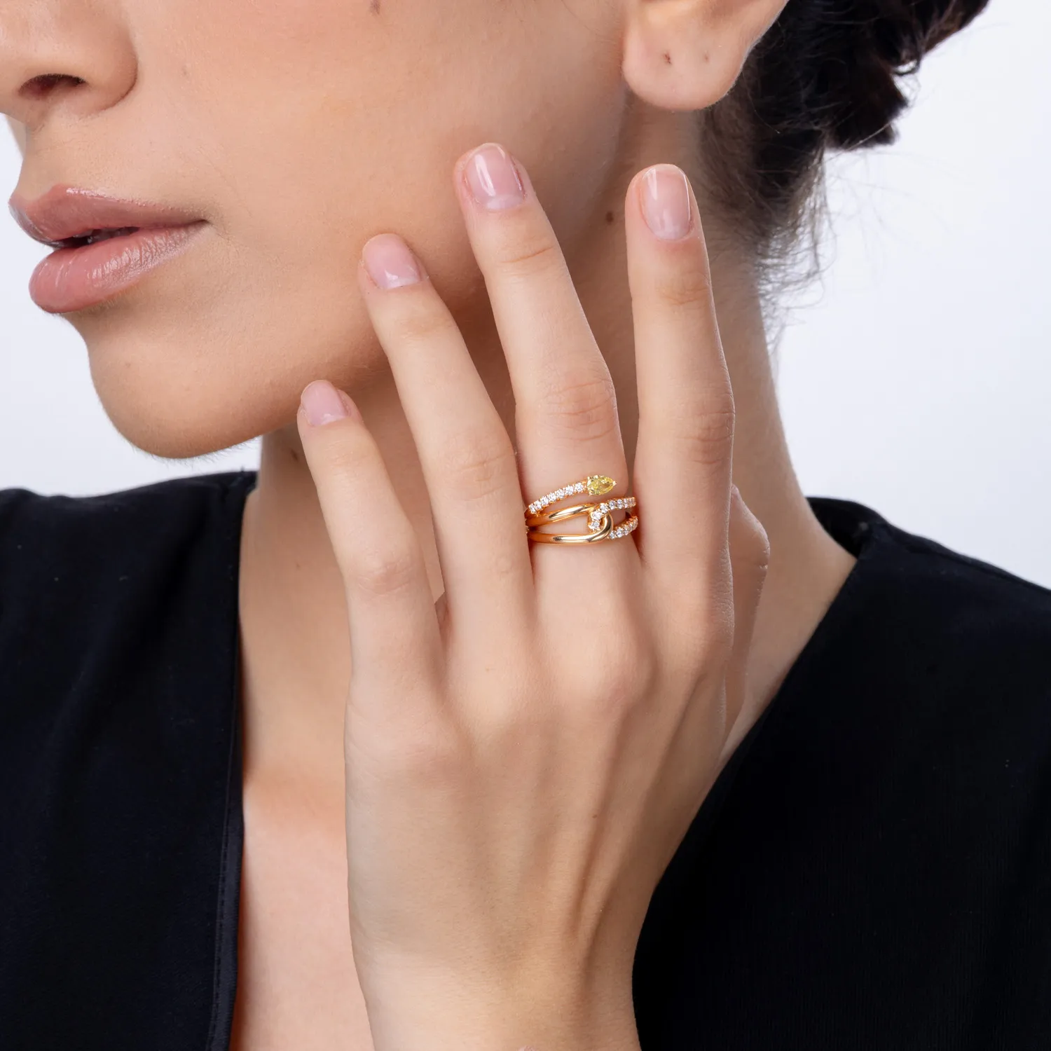 Rózsarany gyűrű sárga és színtelen gyémántokkal 0.82ct