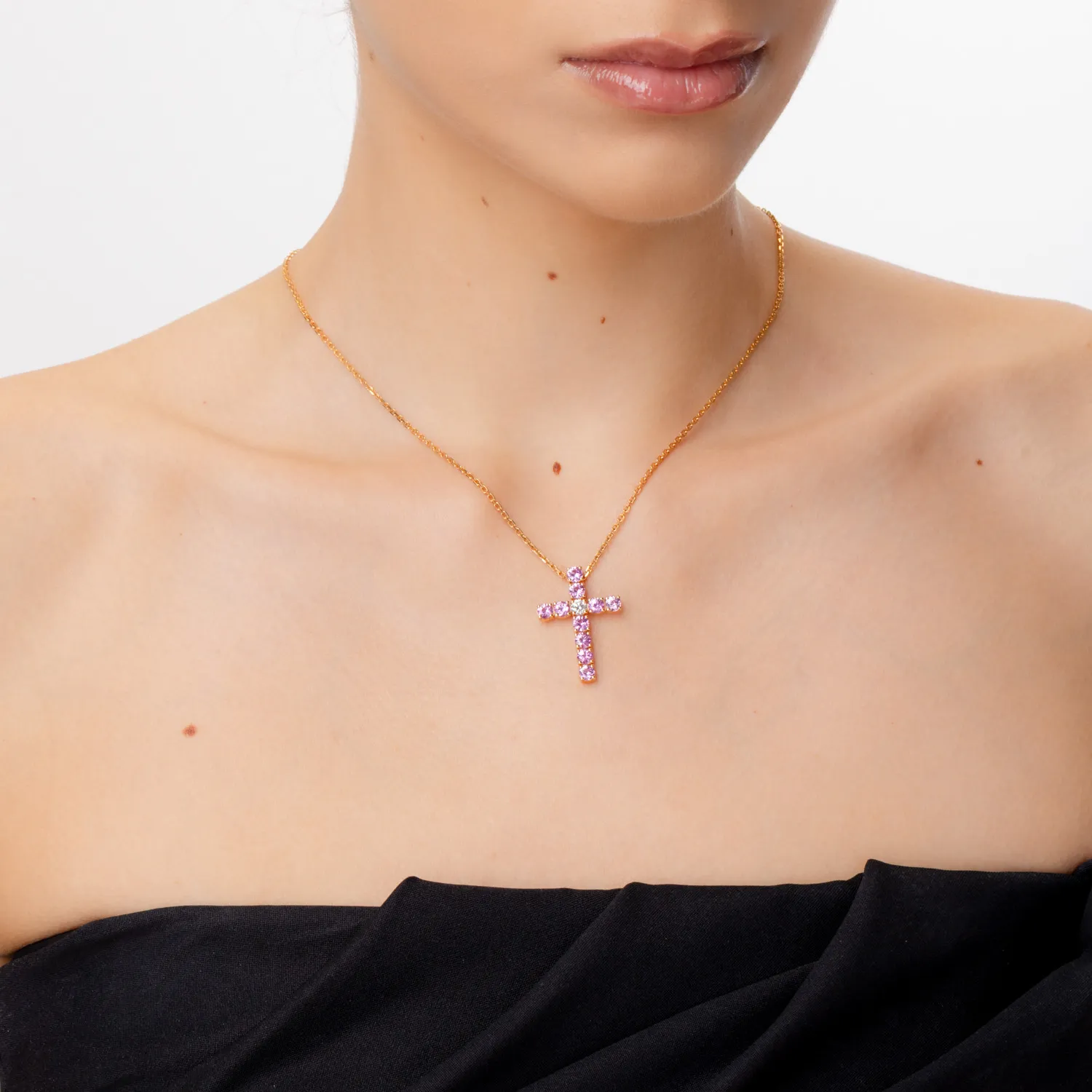 Rózsarany keresztes medál nyaklánc 3.31ct rózsaszín zafírokkal és gyémántokkal