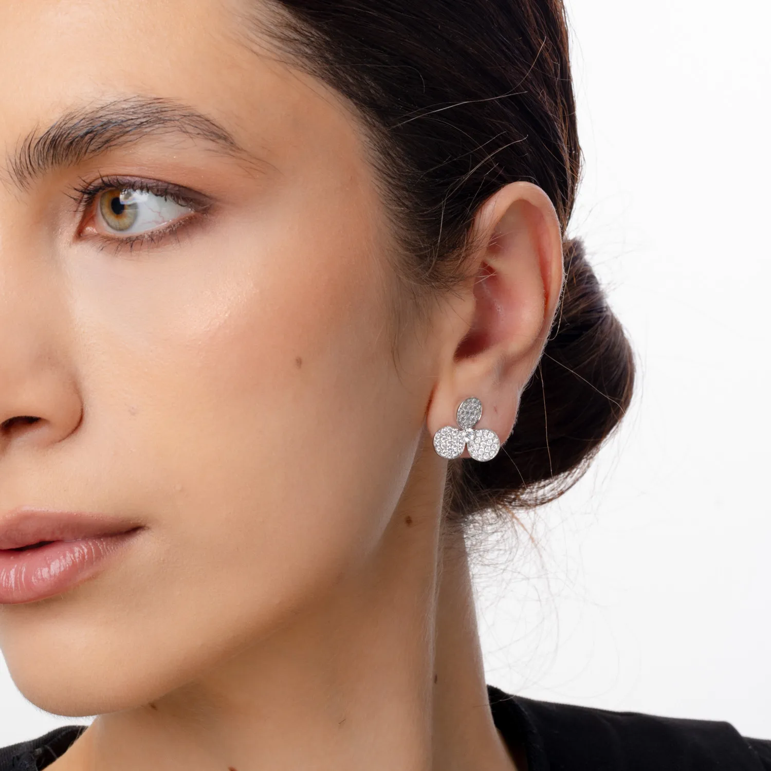 Kolczyki z białego złota z diamentami o masie 1.76ct