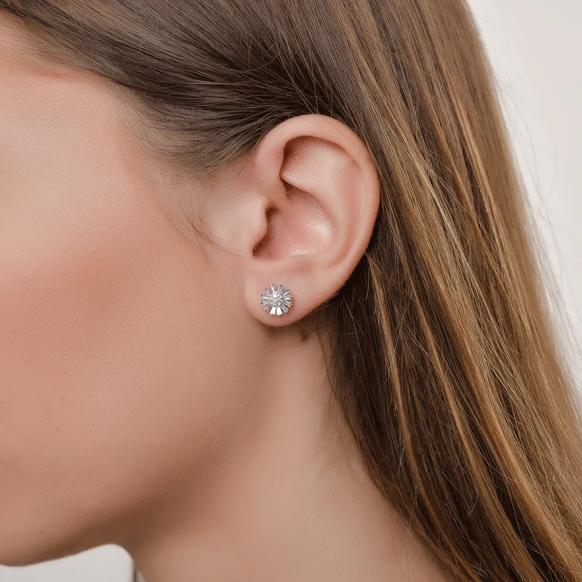 Обеци от бяло злато 14К с диаманти 0.6гкт