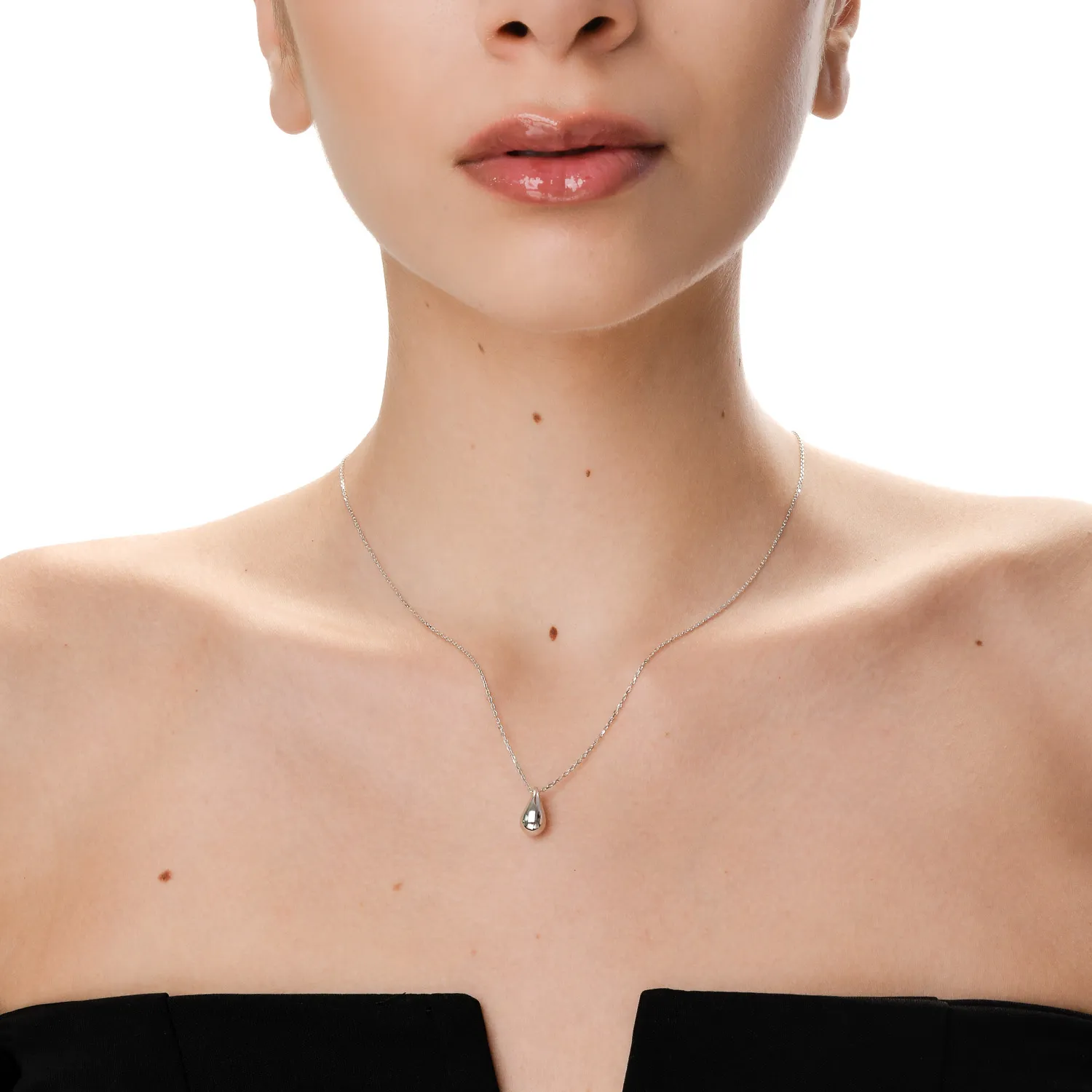 White gold minimalist pendant necklace