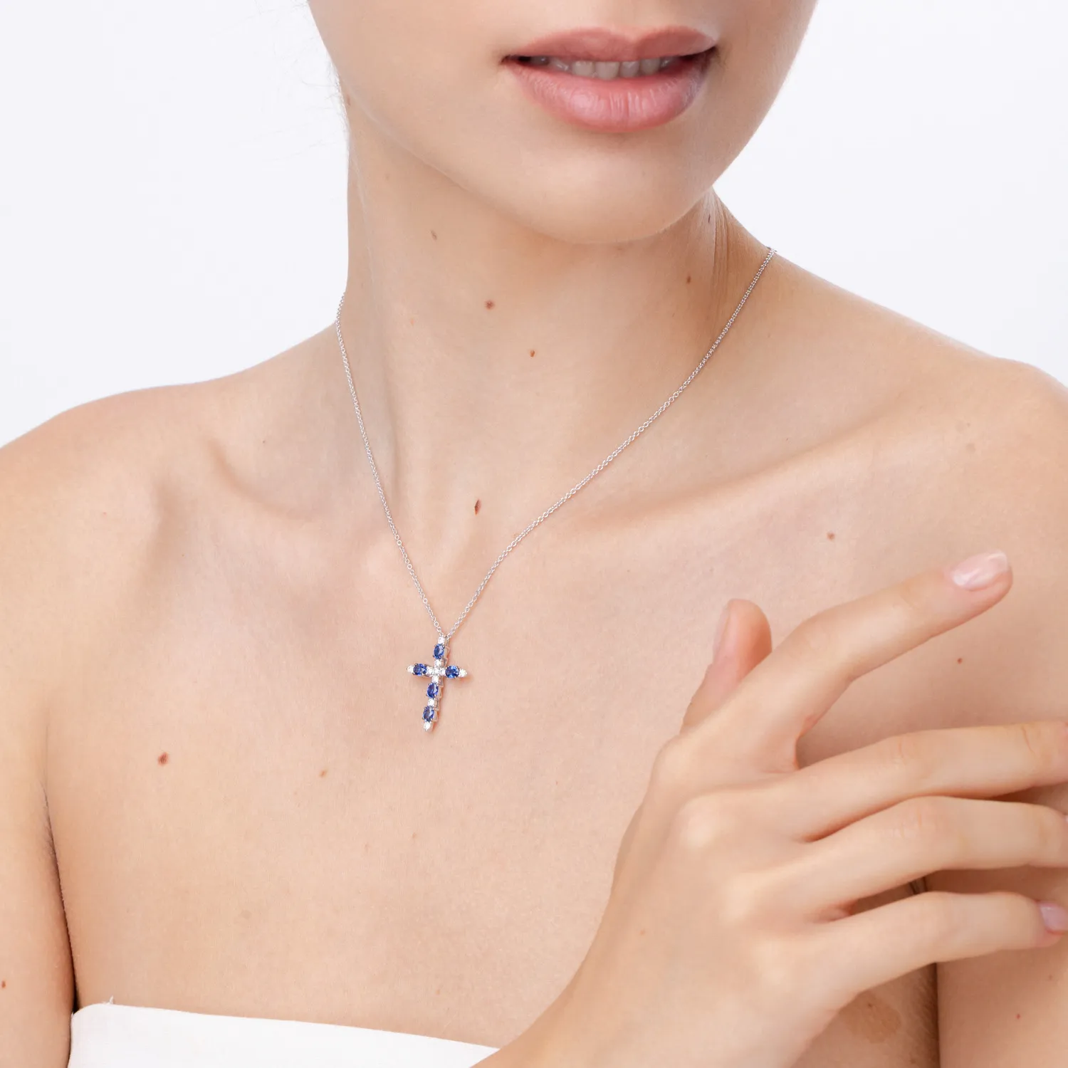 Lant cu pandantiv cruciulita din aur alb cu safire ovale de 1.1ct si diamante de 0.2ct - imagine 4