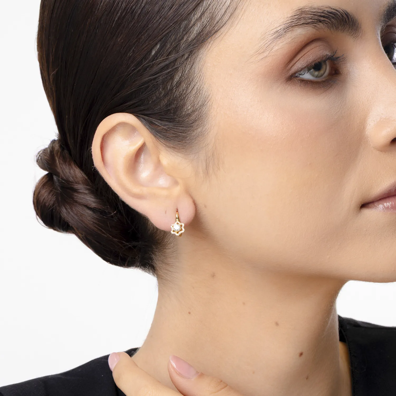 Sárga arany virágos fülbevaló 0.5ct gyémánttal