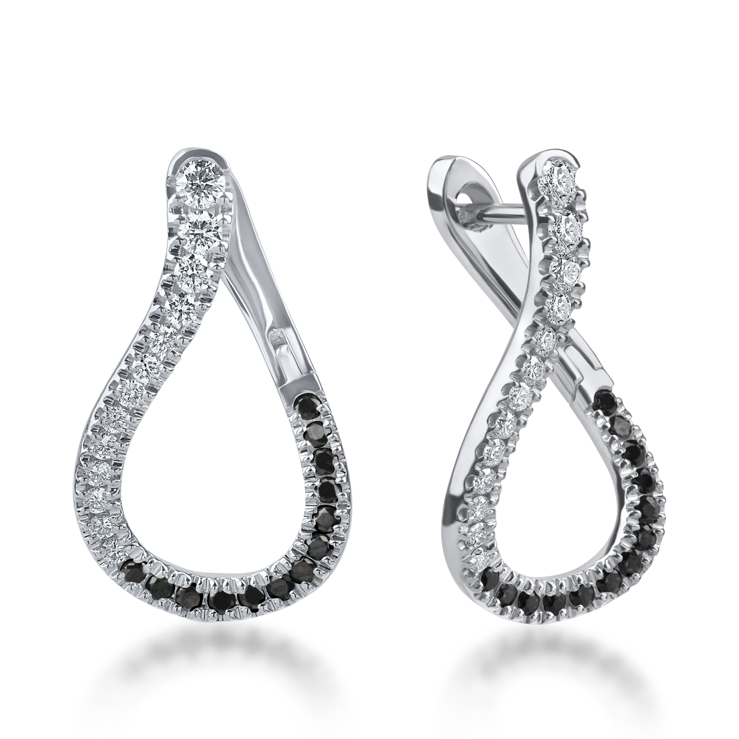 Fehérarany fülbevaló. 0.7ct. mikrore keményedő gyémántokkal