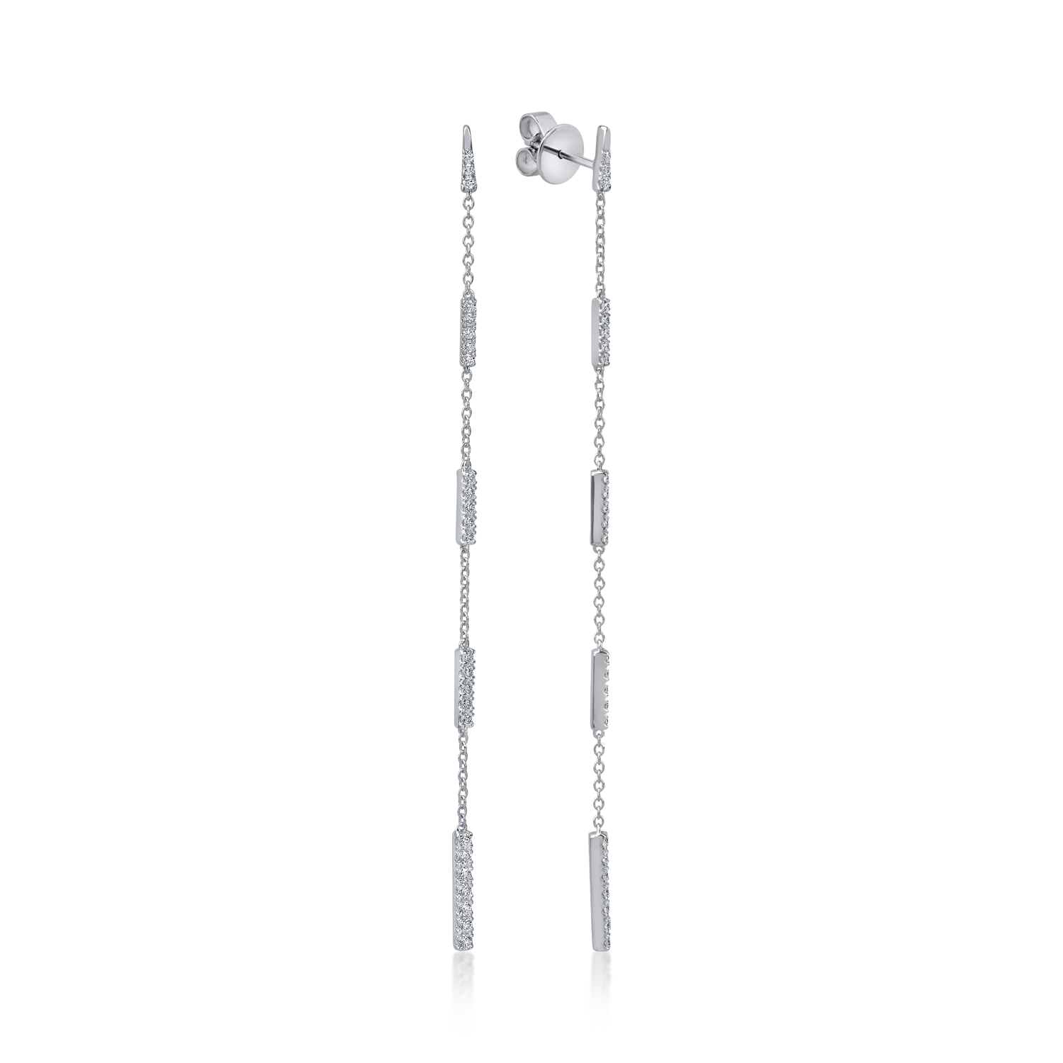 Cercei lungi din aur alb cu diamante de 0.5ct