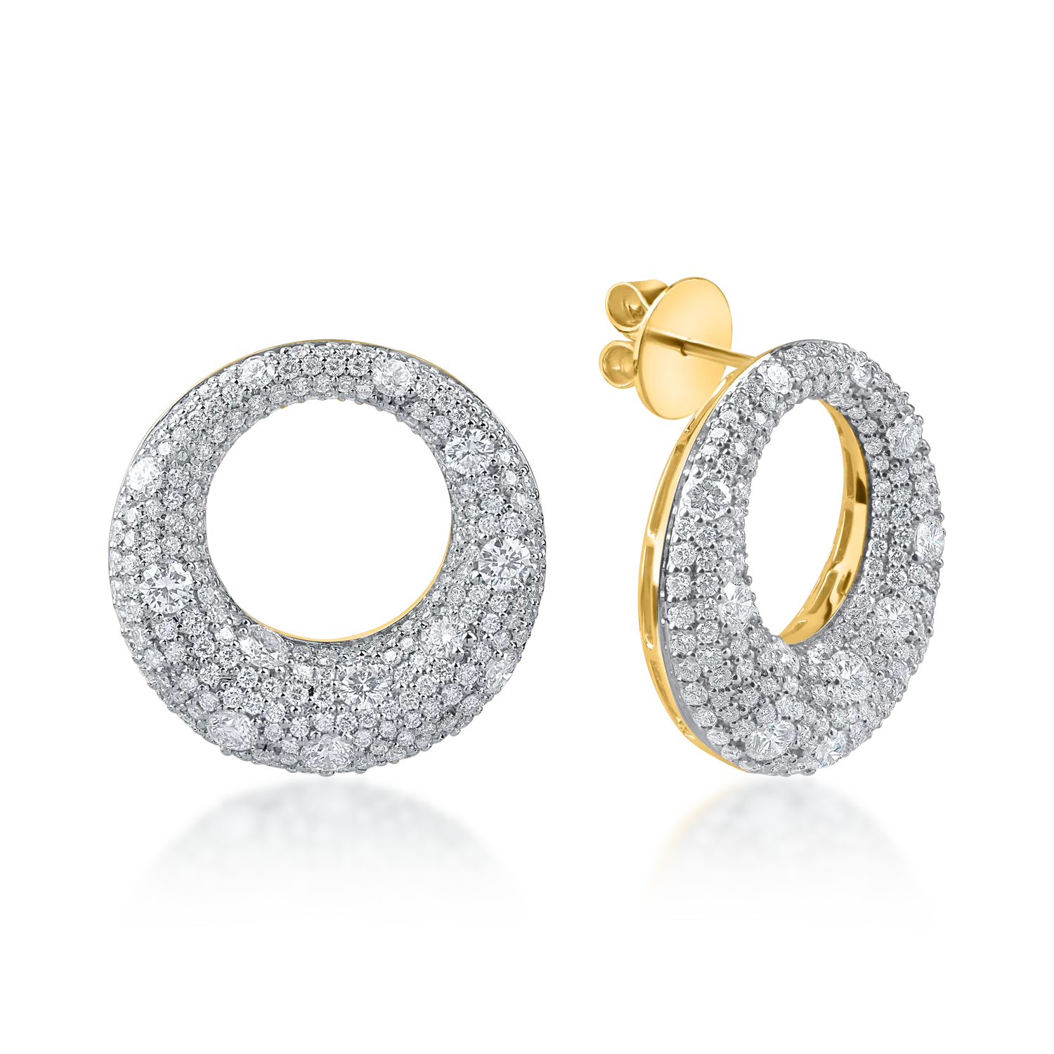 Sárga arany fülbevaló. 4.4ct mikrobe keményedő gyémántokkal