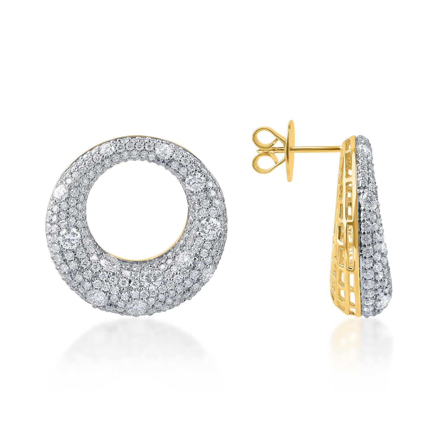 Sárga arany fülbevaló. 4.4ct mikrobe keményedő gyémántokkal