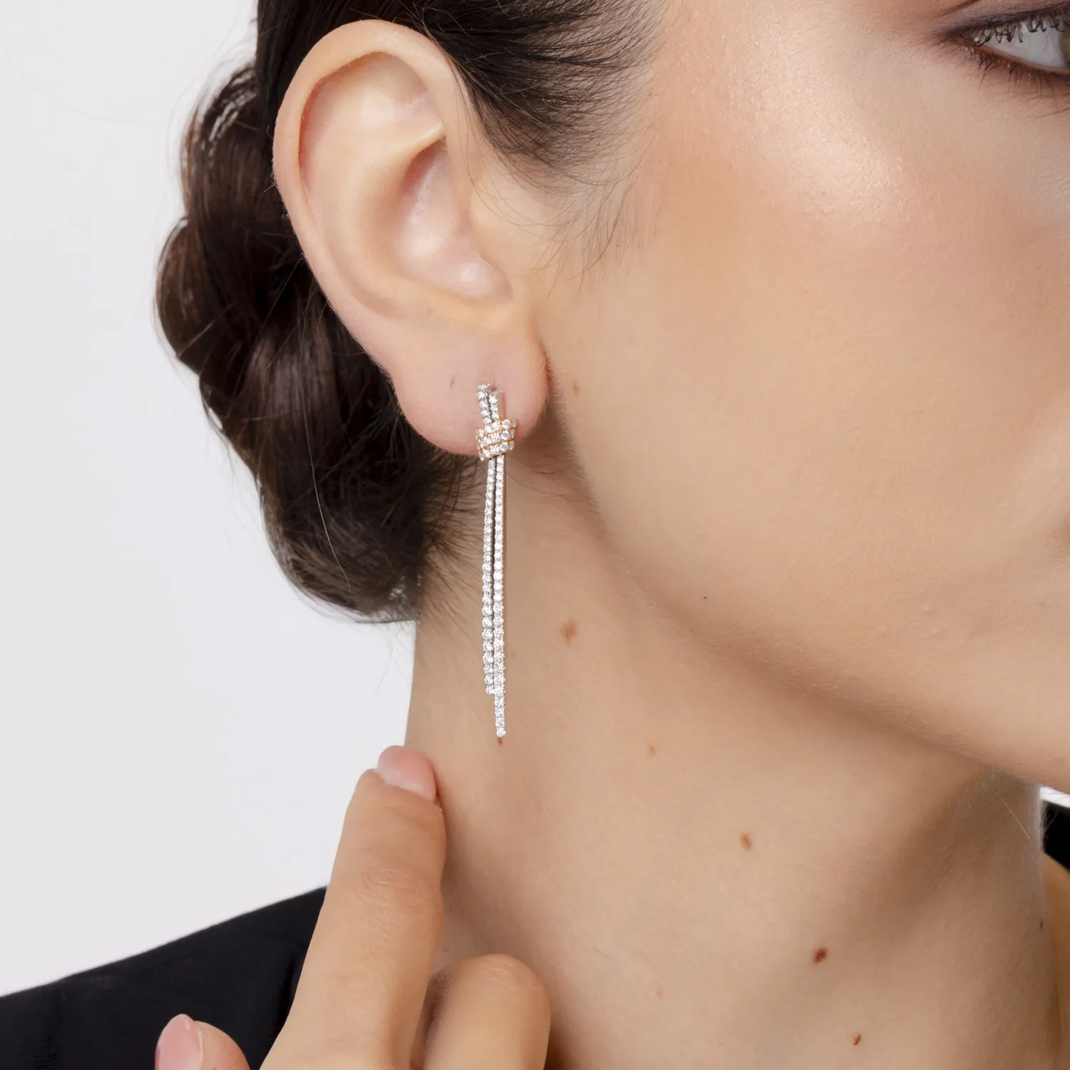 Fehér rózsa arany hosszú fülbevaló 1.6ct gyémánttal