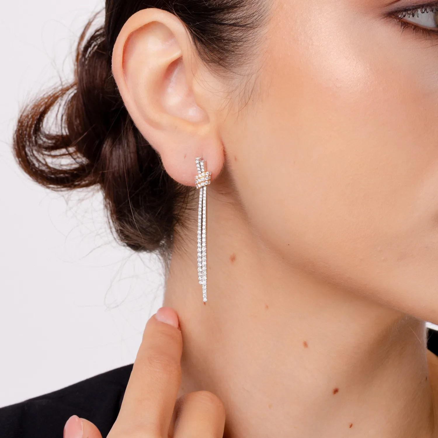 Cercei lungi din aur alb-roz cu diamante de 1.6ct